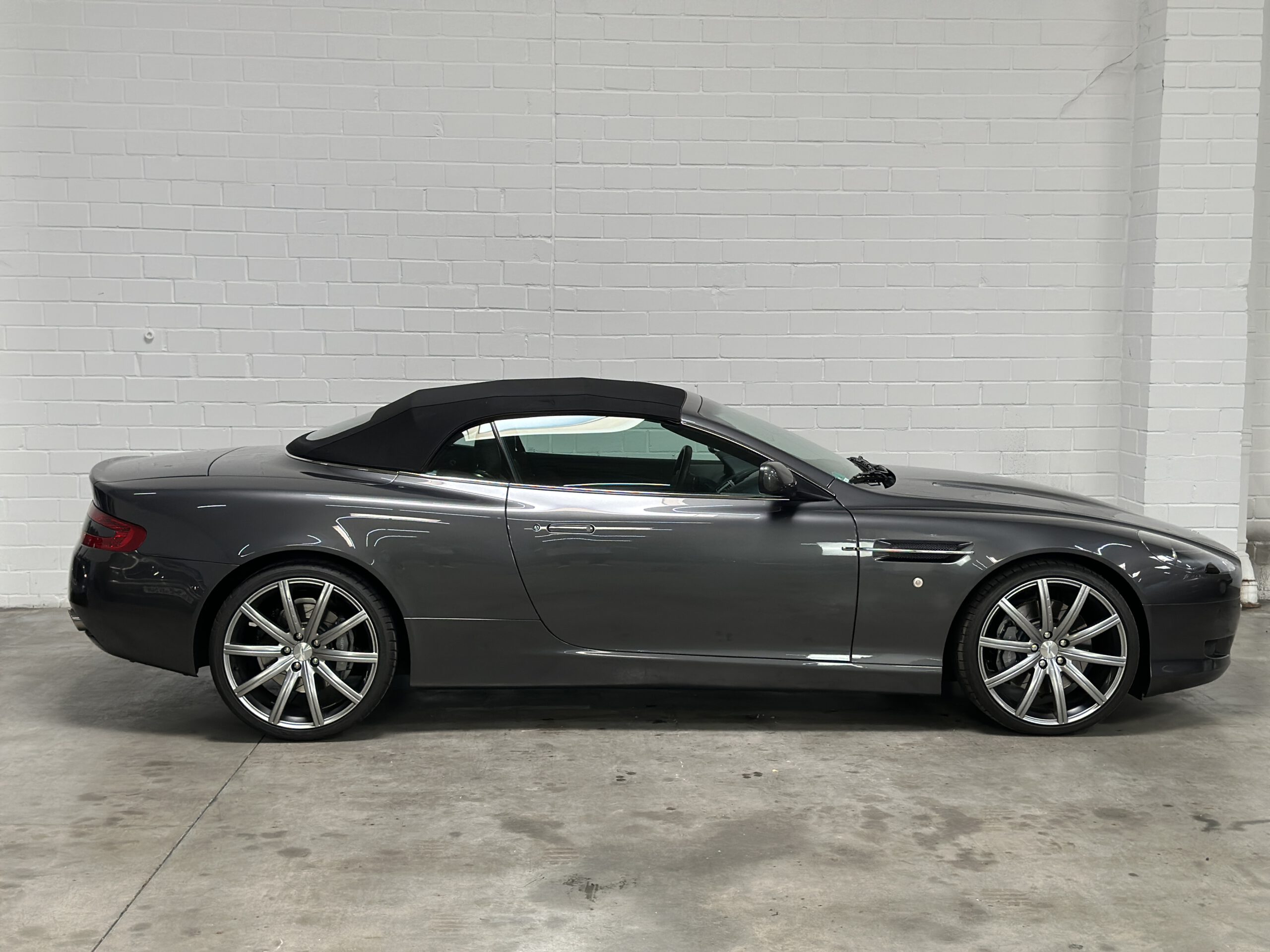 
Aston Martin DB9 VOLANTE 6.0 It EU Model full									