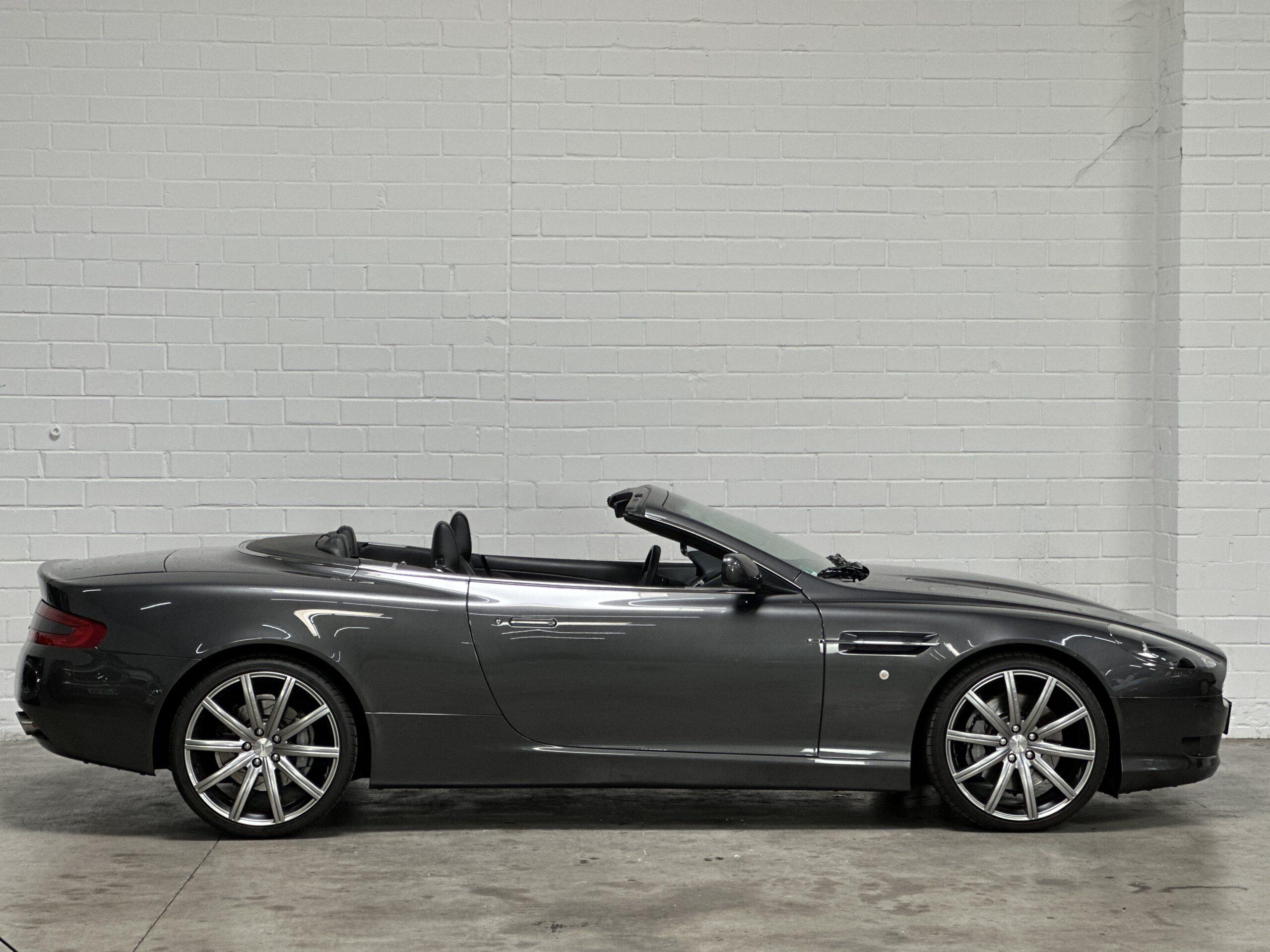
Aston Martin DB9 VOLANTE 6.0 It EU Model full									