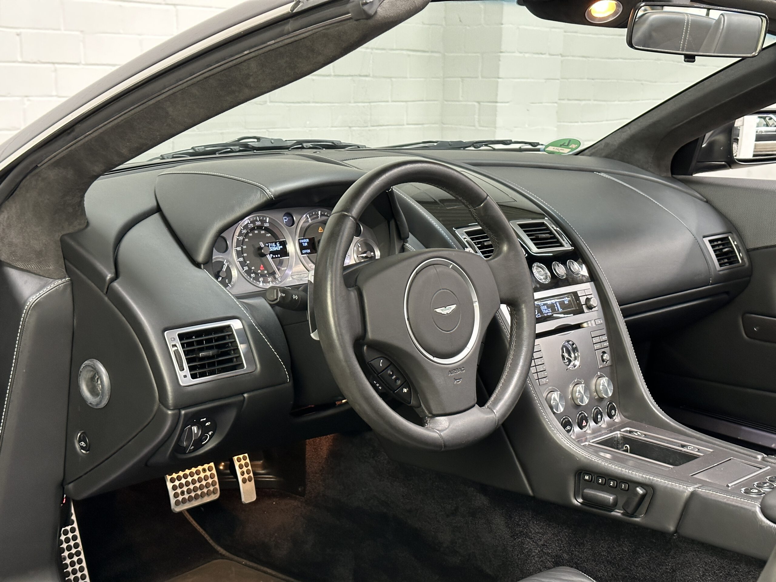 
Aston Martin DB9 VOLANTE 6.0 It EU Model full									