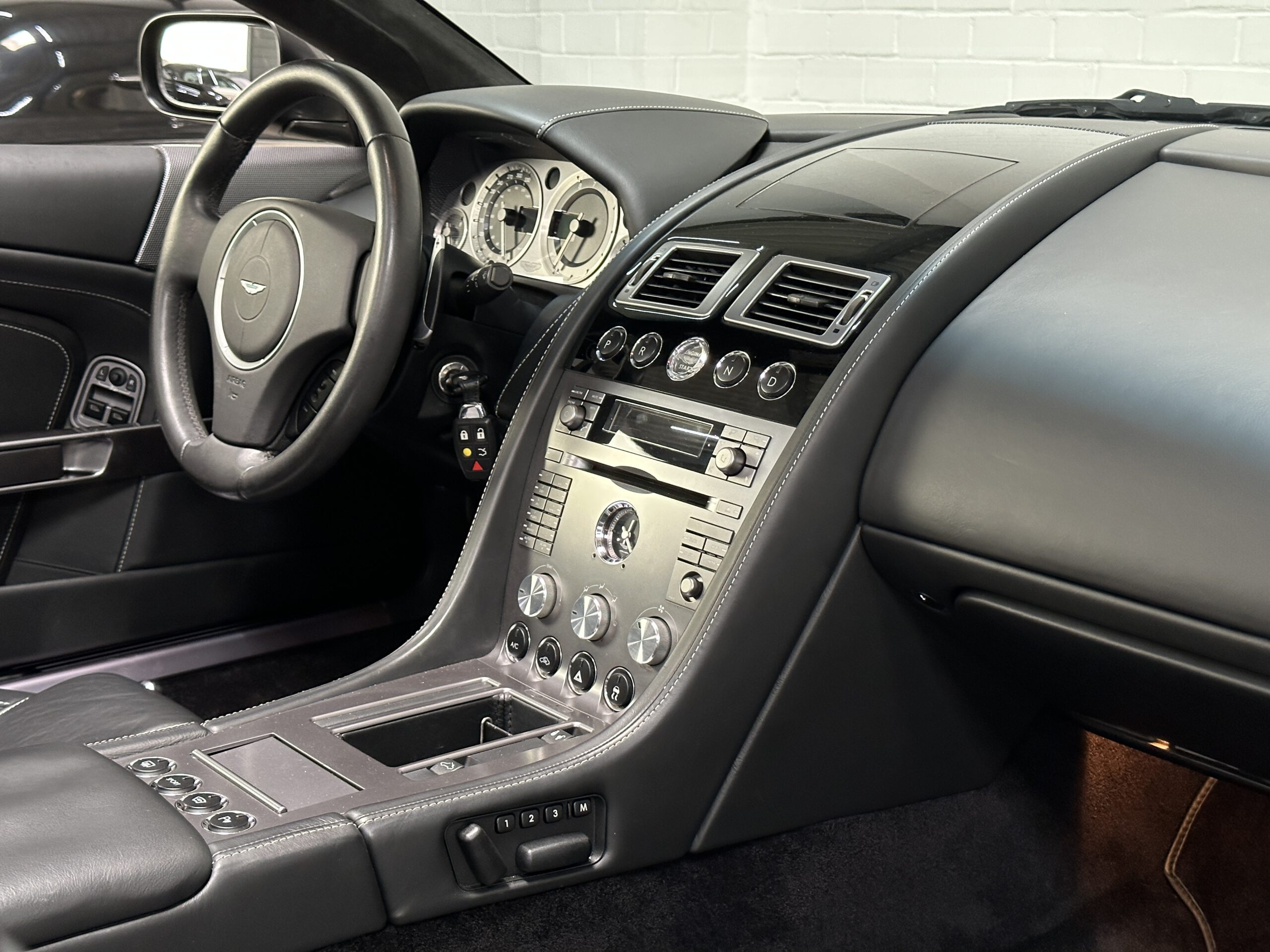 
Aston Martin DB9 VOLANTE 6.0 It EU Model full									