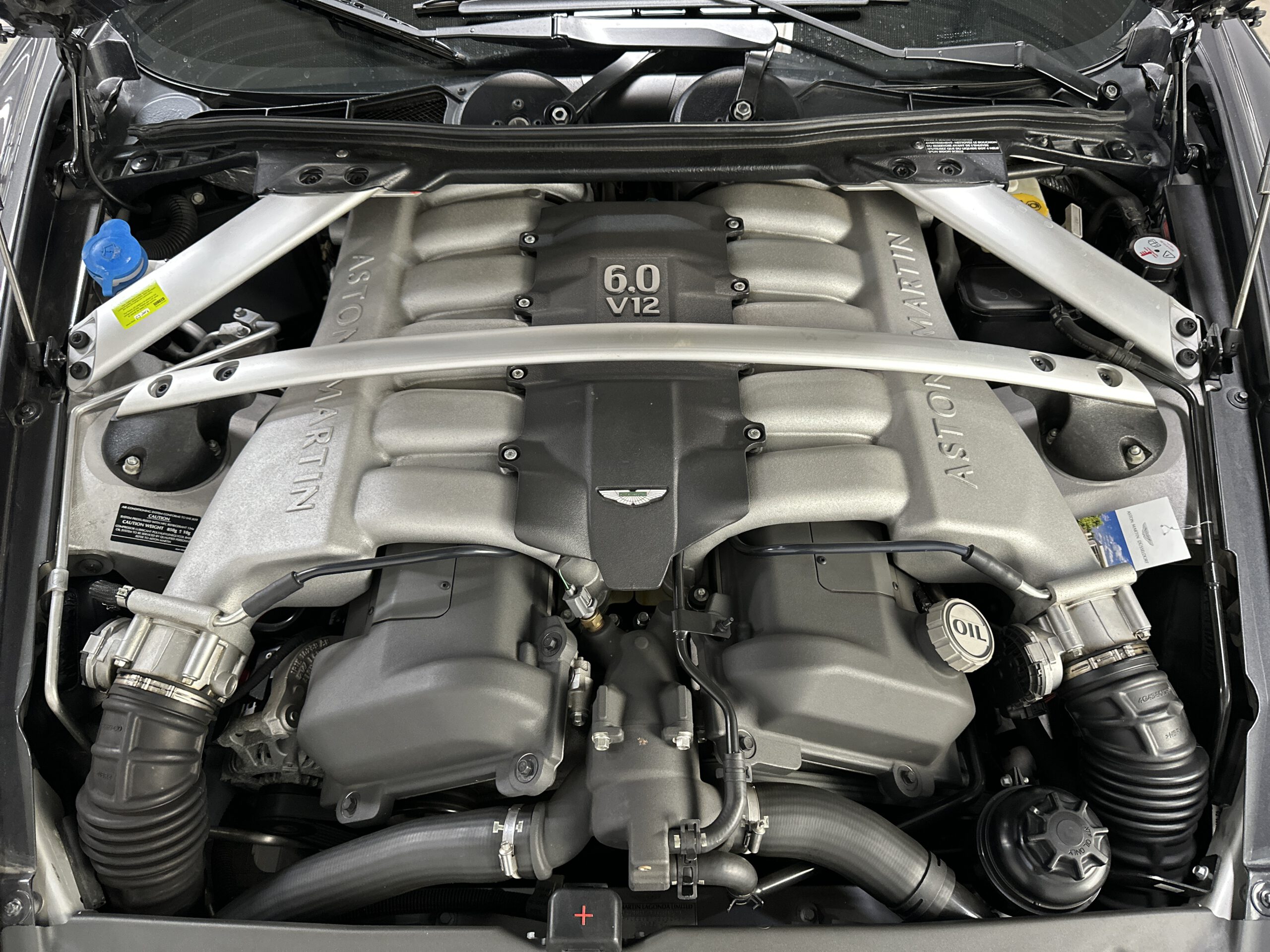 
Aston Martin DB9 VOLANTE 6.0 It EU Model full									