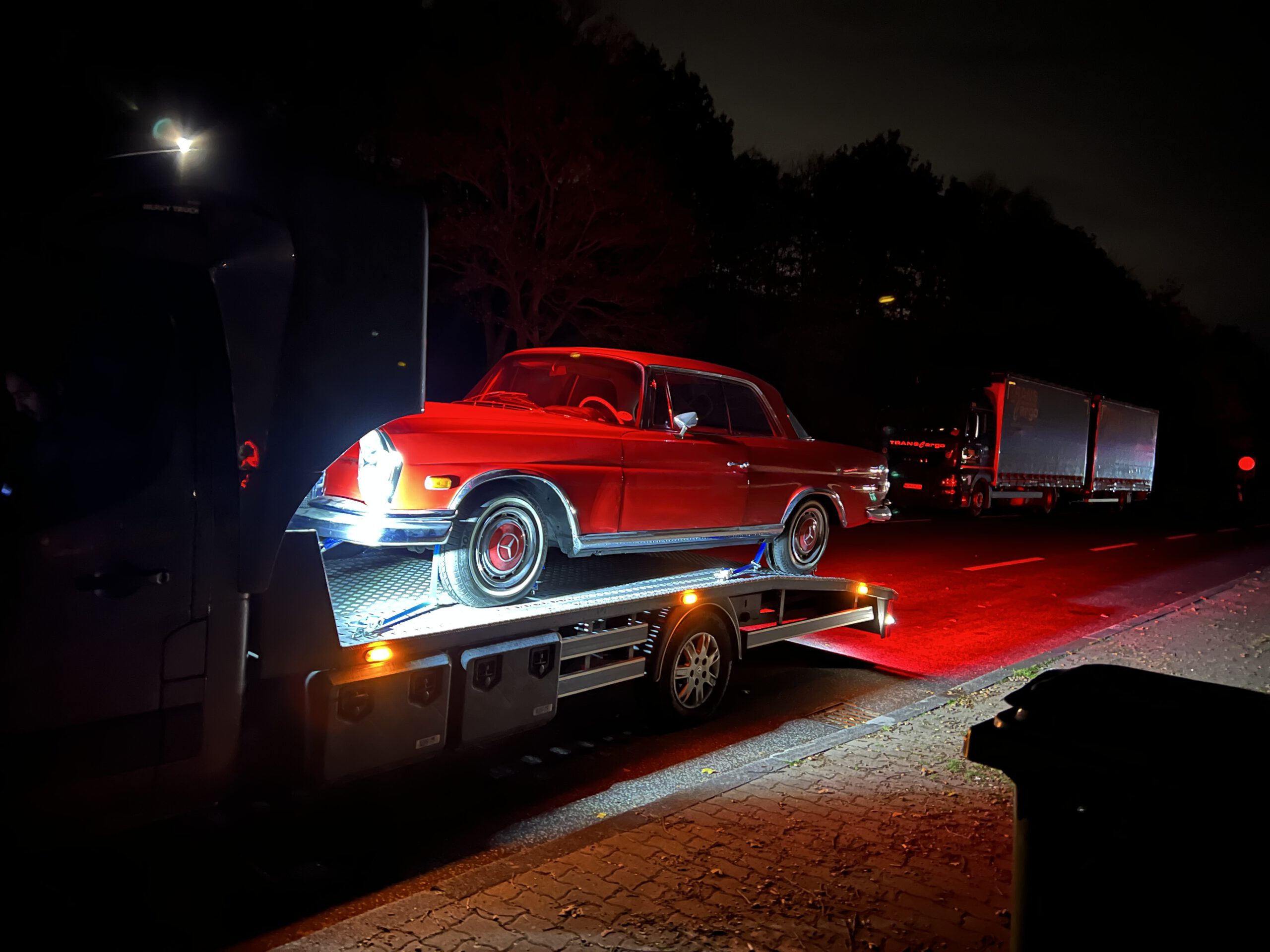 
Mercedes Benz 280 SE Coupe full									