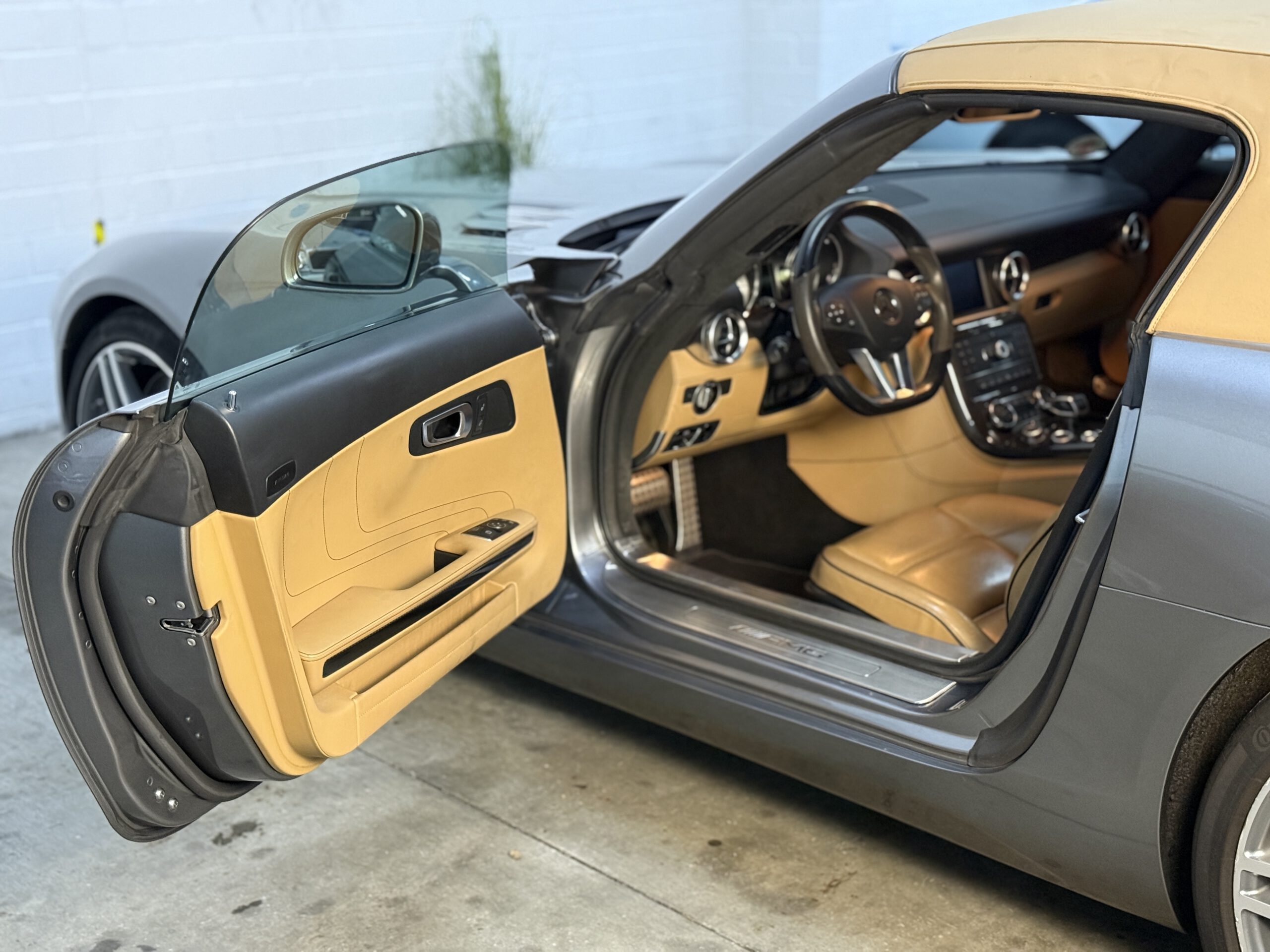 
Mercedes – Benz SLS AMG Roadster GT Brabus – 610 PS Carbon full									