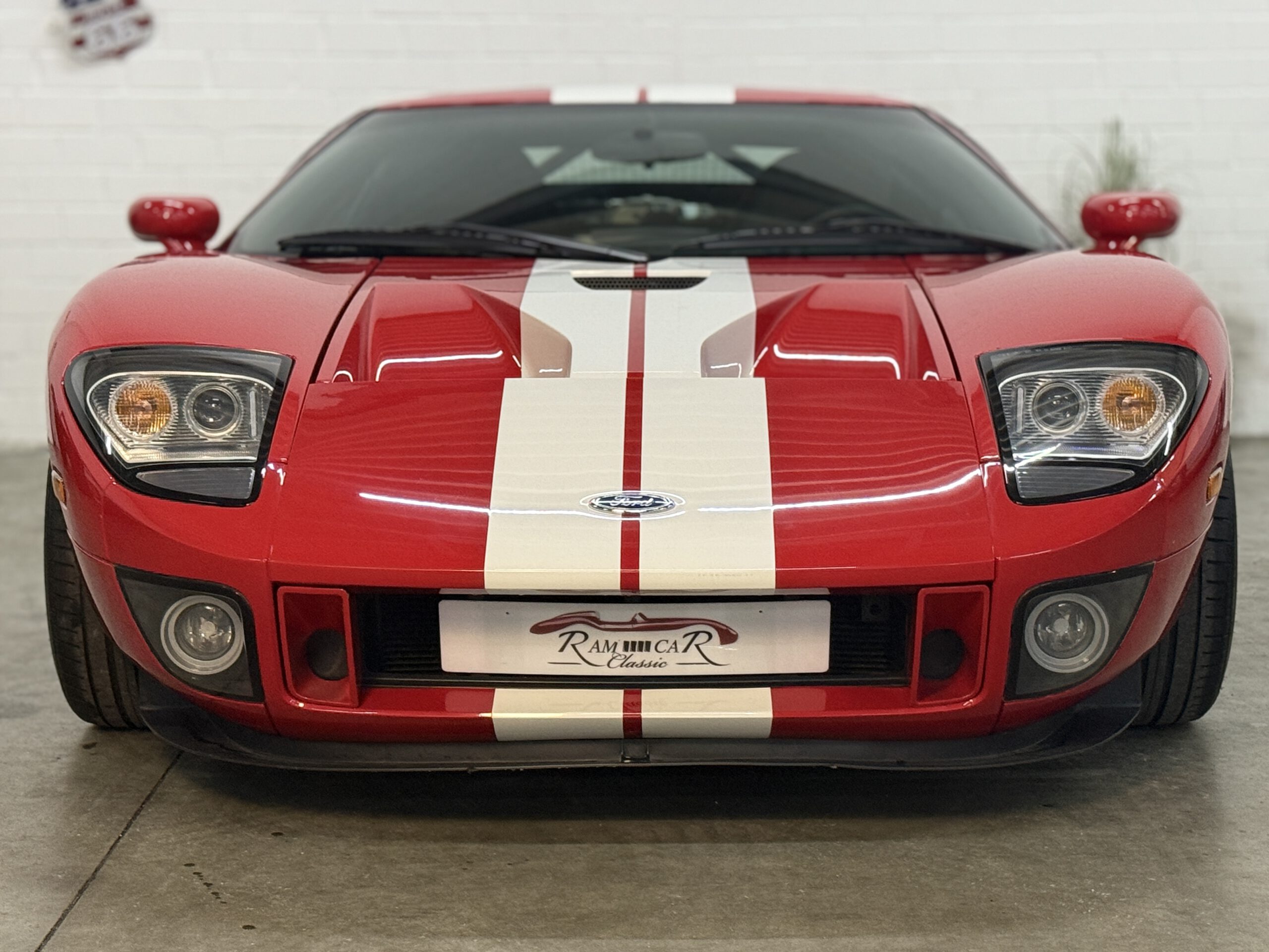 
Ford GT – nur 13.500 km – Scheckheftgepflegt full									