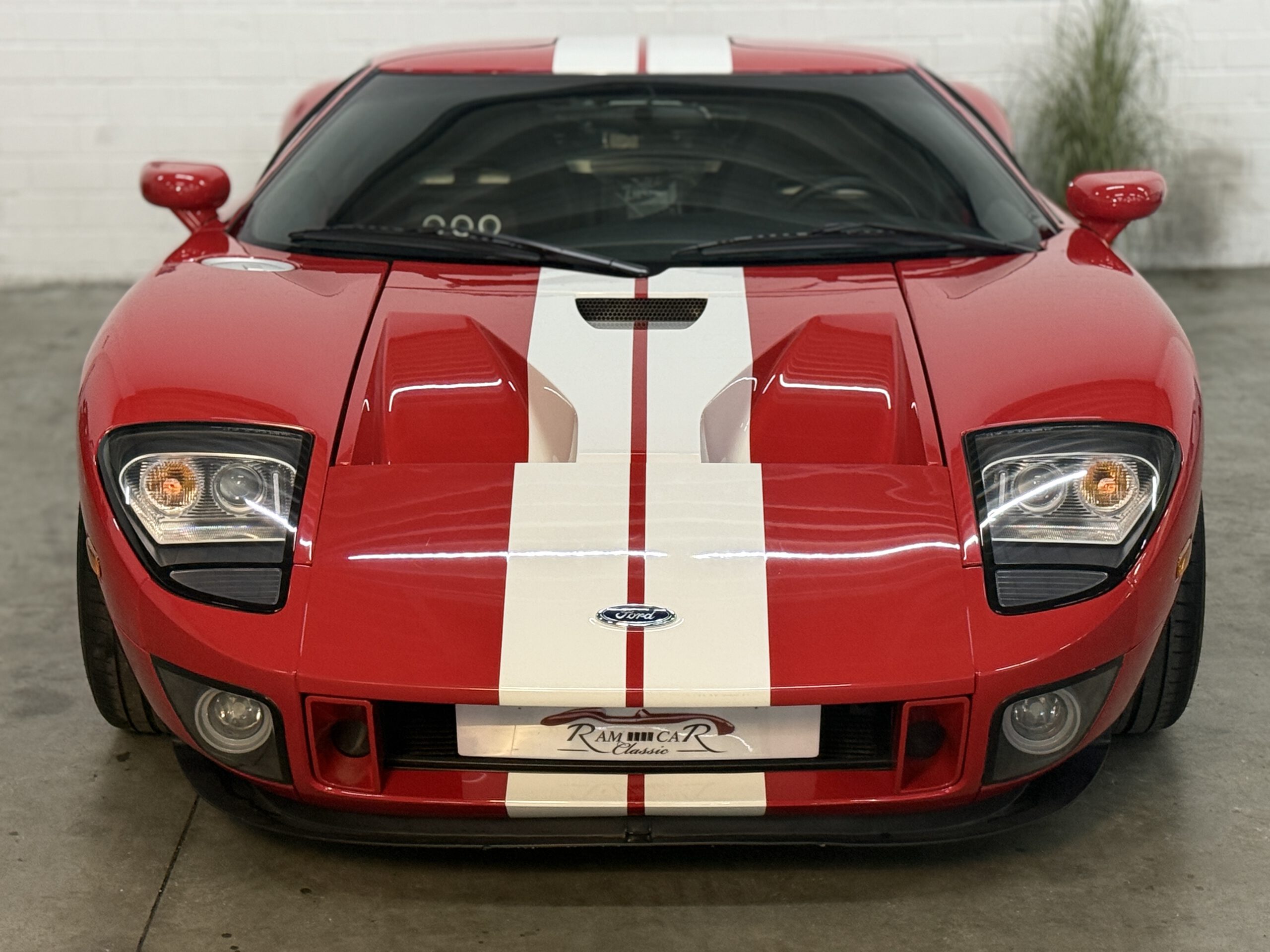 
Ford GT – nur 13.500 km – Scheckheftgepflegt full									