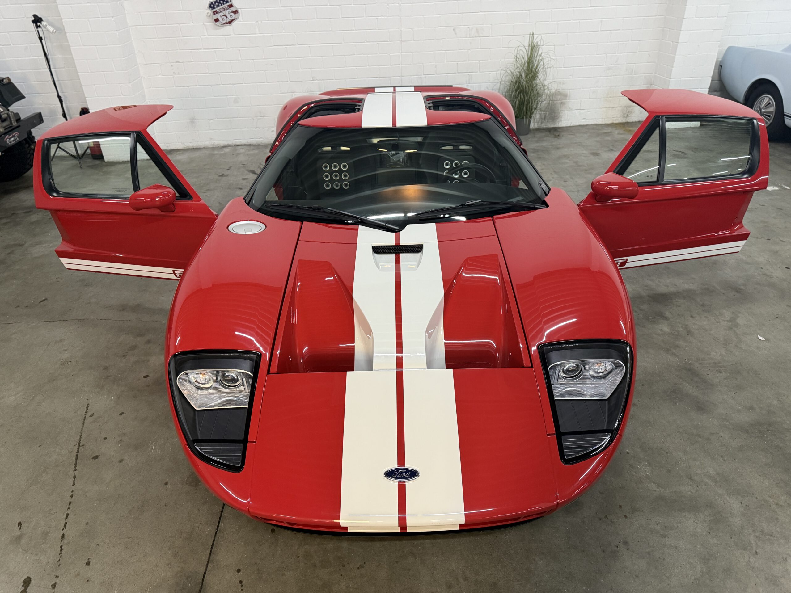 
Ford GT – nur 13.500 km – Scheckheftgepflegt full									