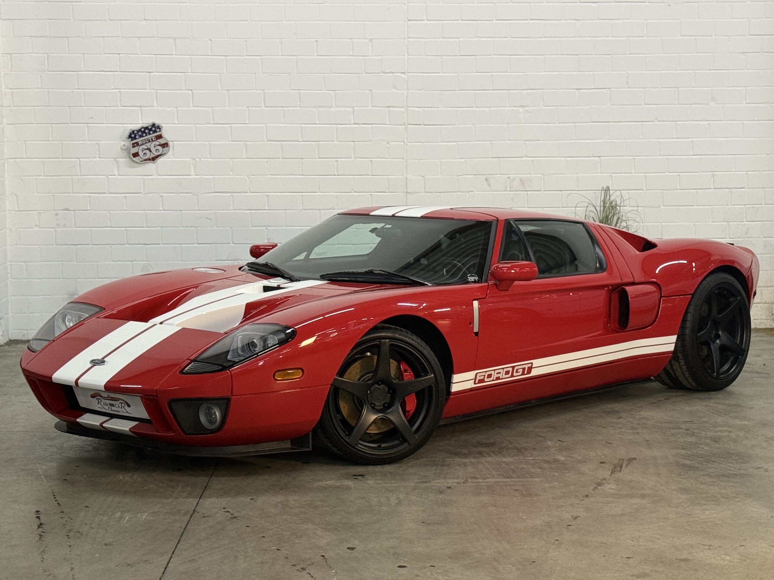 
Ford GT – nur 13.500 km – Scheckheftgepflegt full									