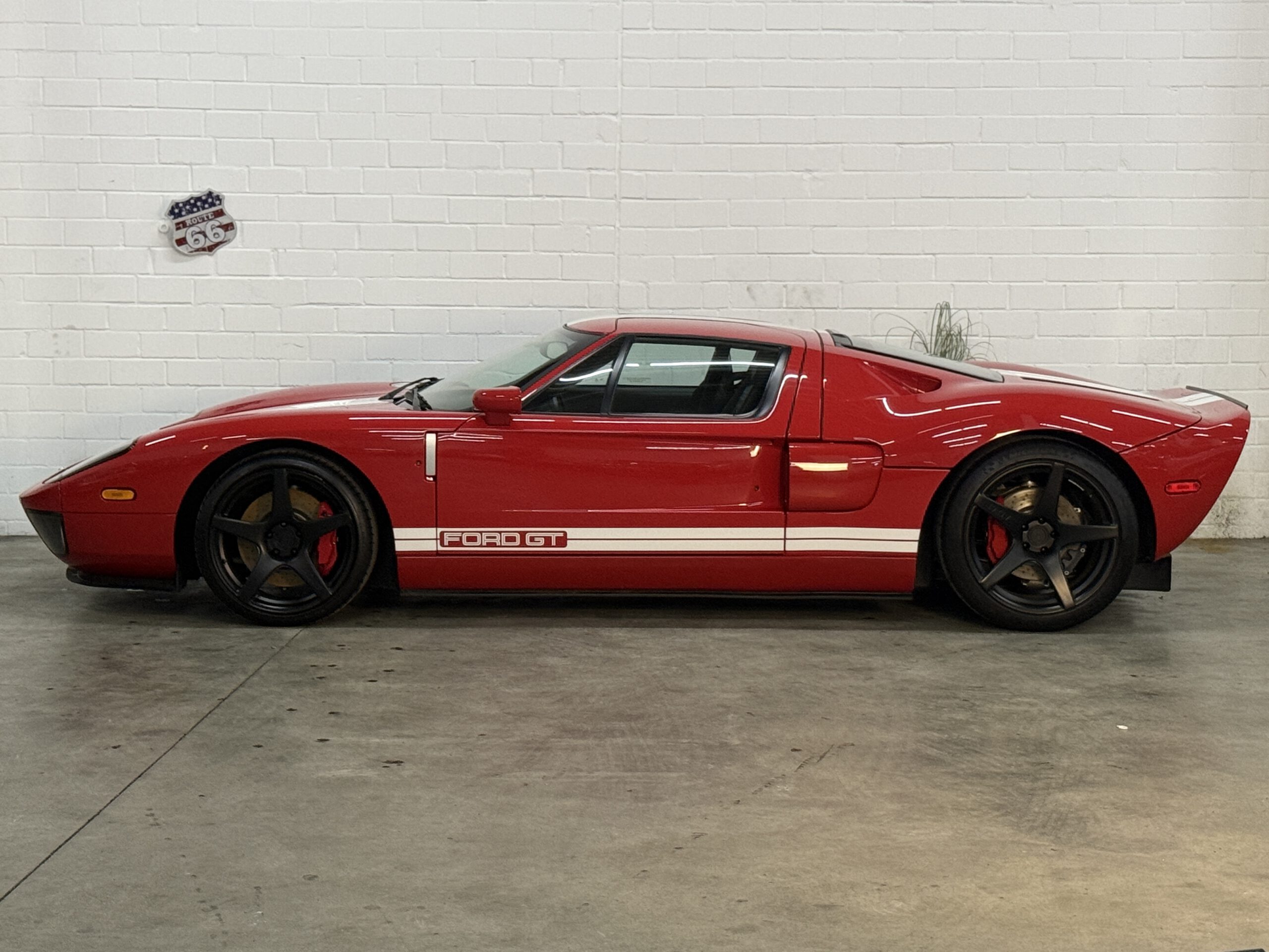 
Ford GT – nur 13.500 km – Scheckheftgepflegt full									