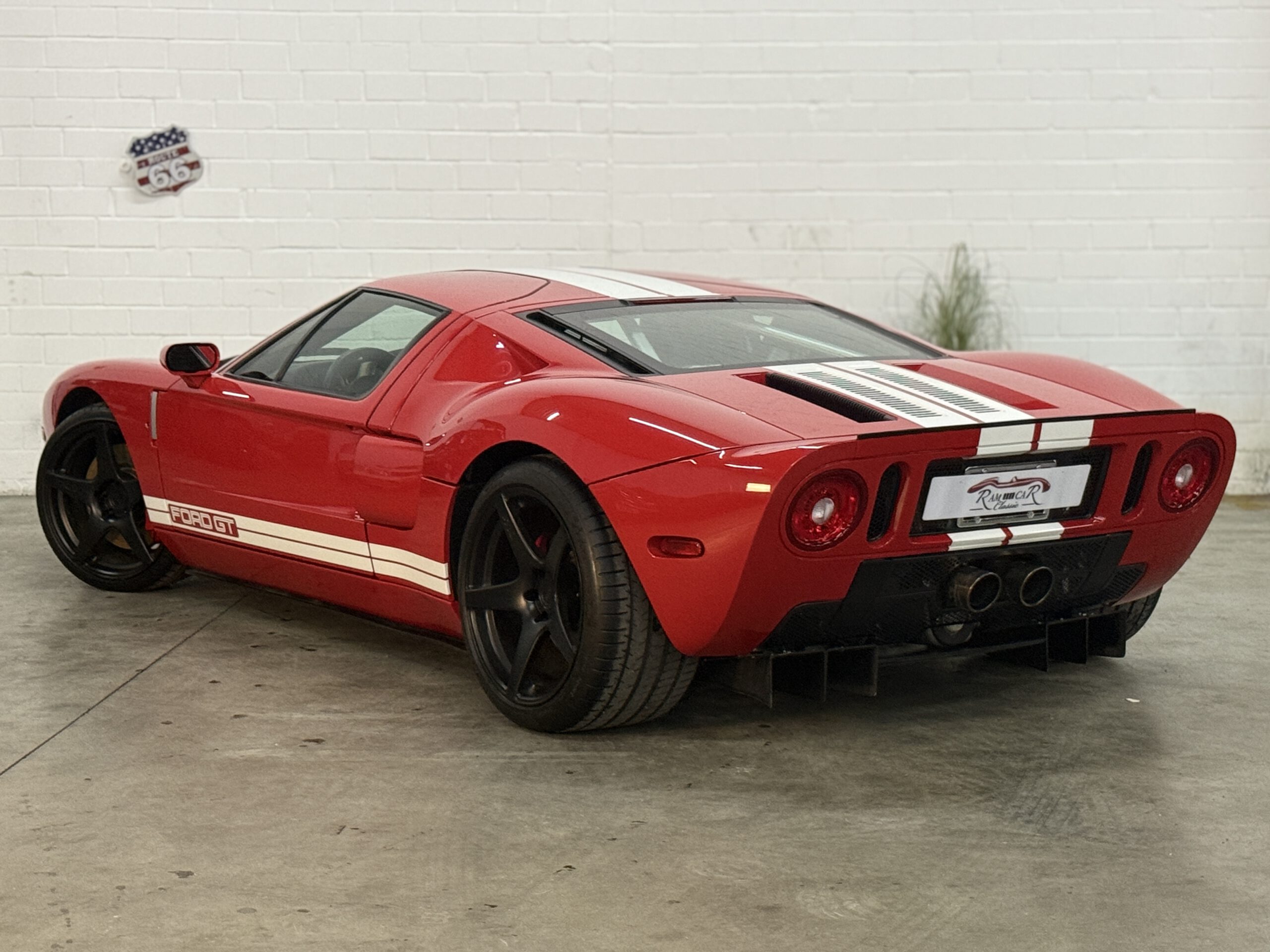 
Ford GT – nur 13.500 km – Scheckheftgepflegt full									