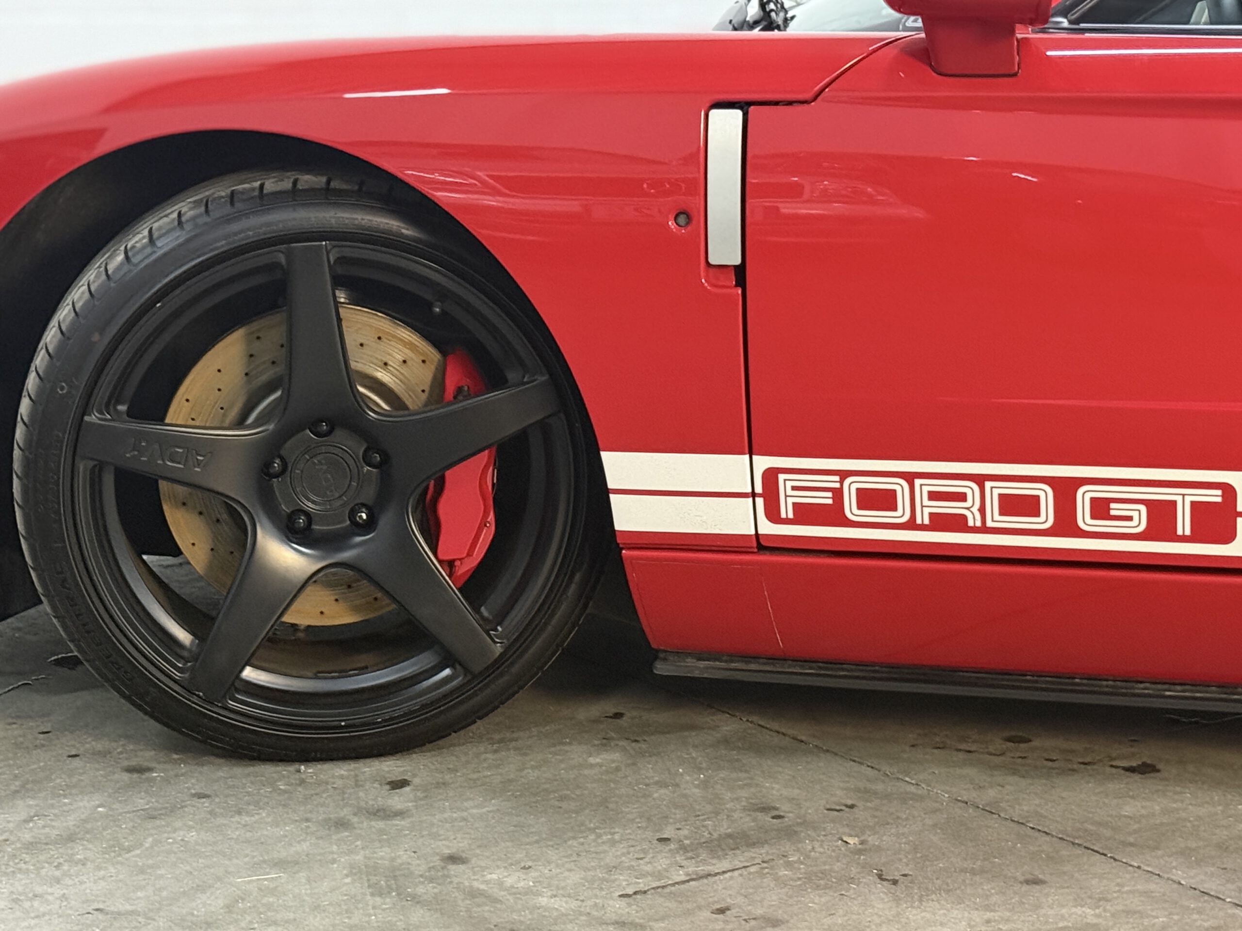 
Ford GT – nur 13.500 km – Scheckheftgepflegt full									