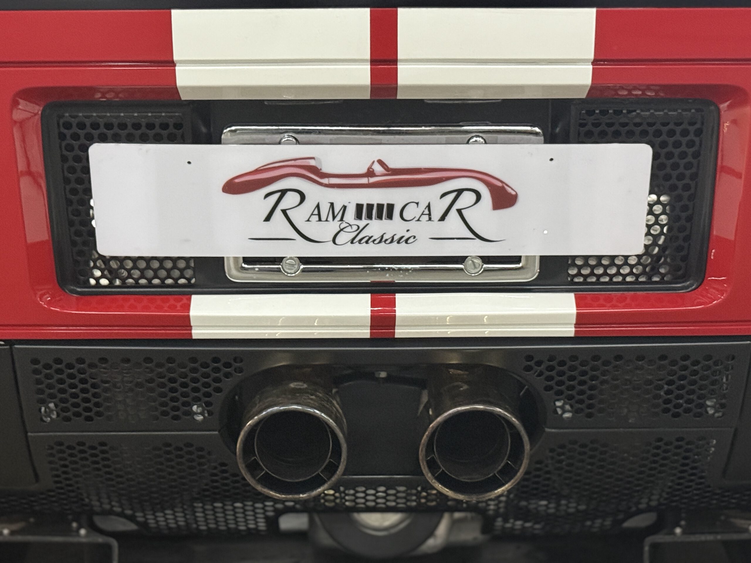 
Ford GT – nur 13.500 km – Scheckheftgepflegt full									