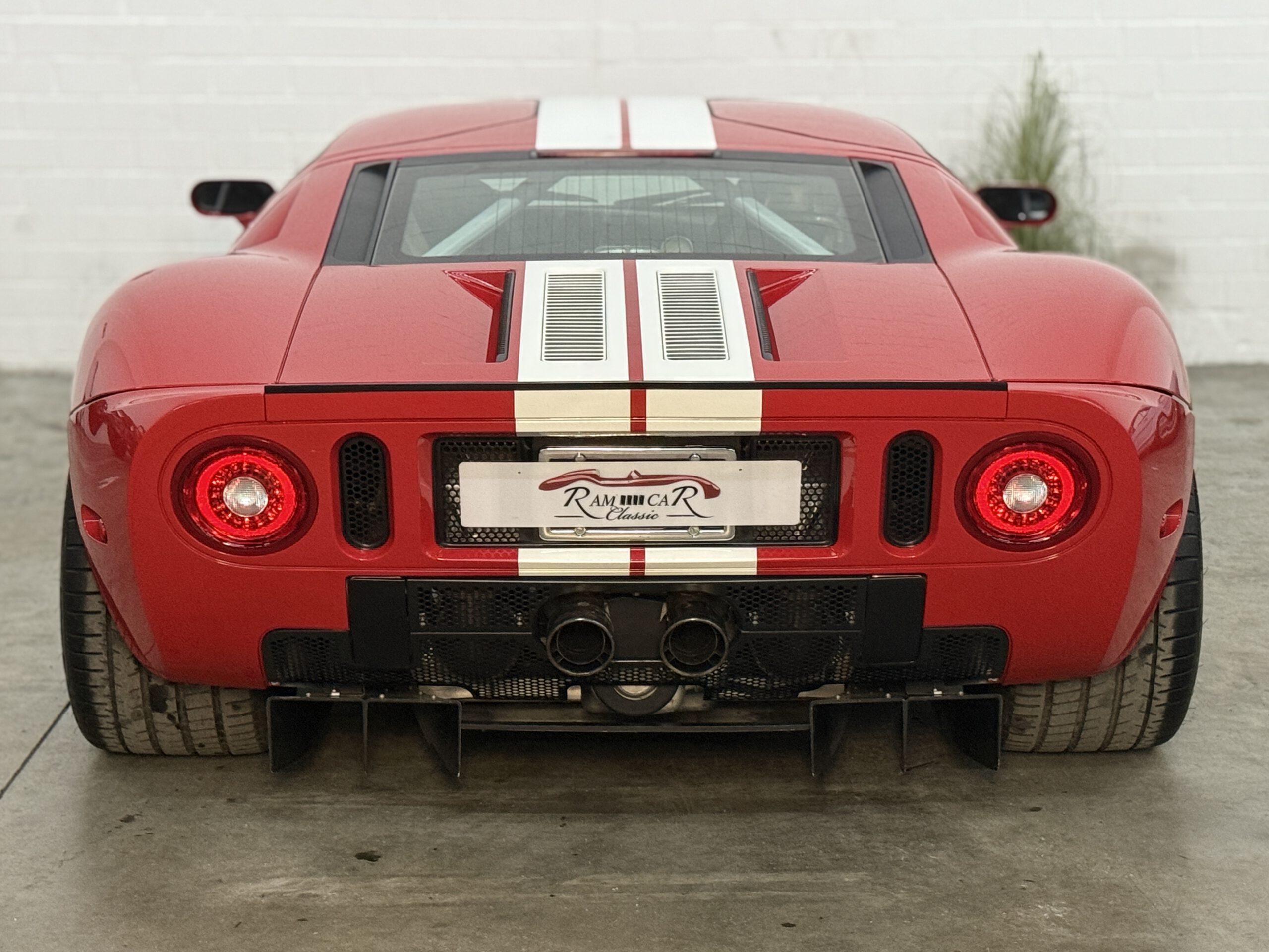 
Ford GT – nur 13.500 km – Scheckheftgepflegt full									