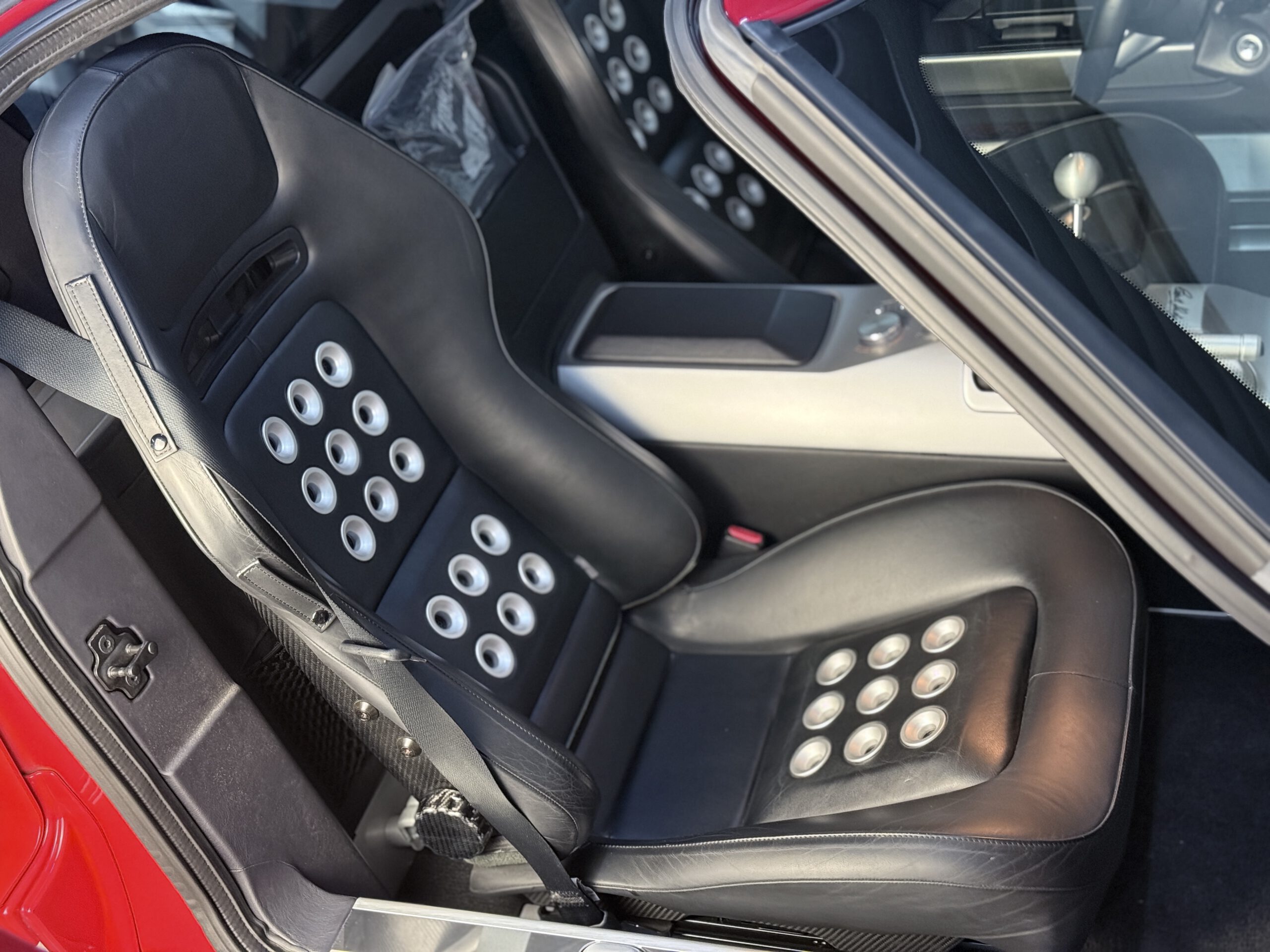 
Ford GT – nur 13.500 km – Scheckheftgepflegt full									