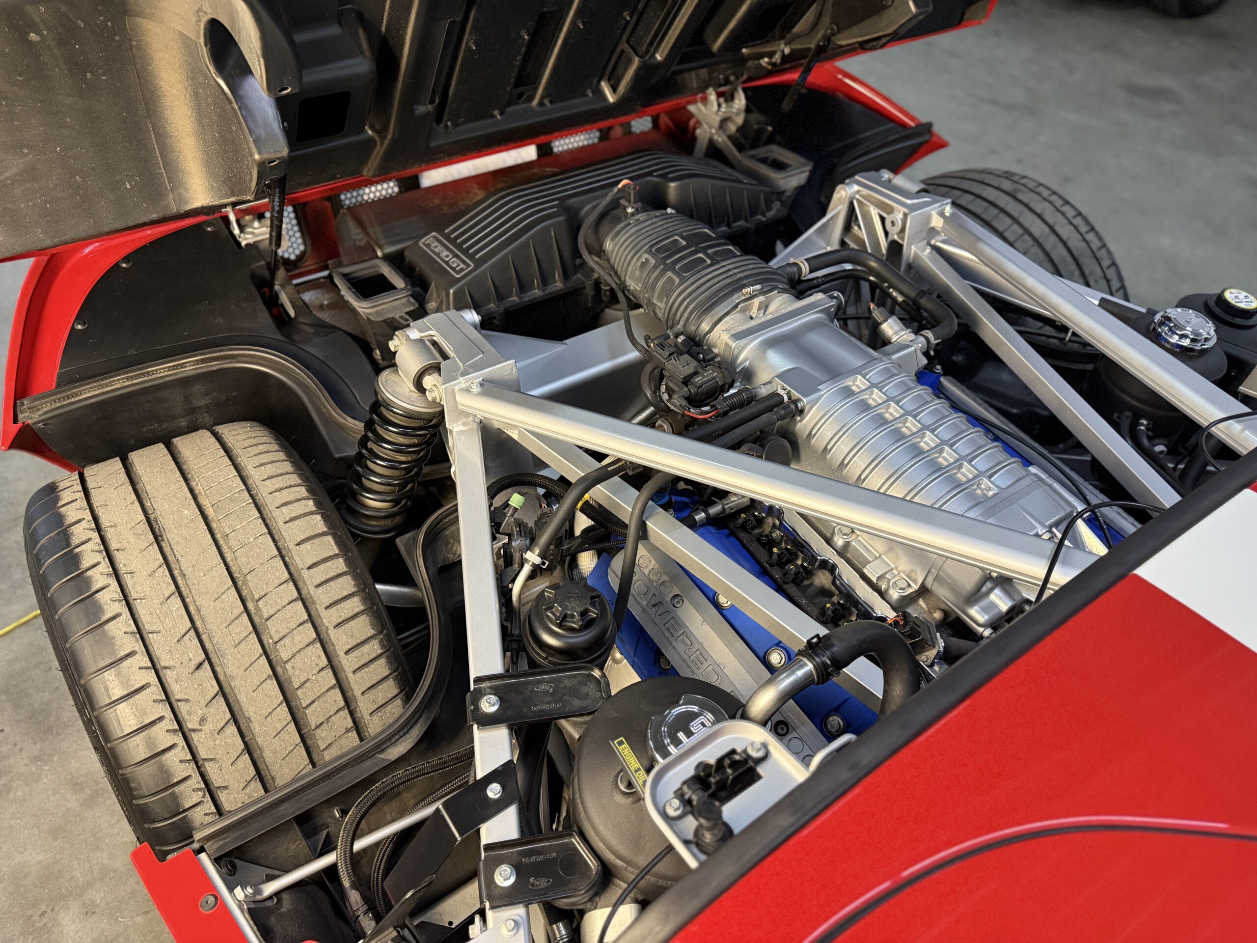 
Ford GT – nur 13.500 km – Scheckheftgepflegt full									