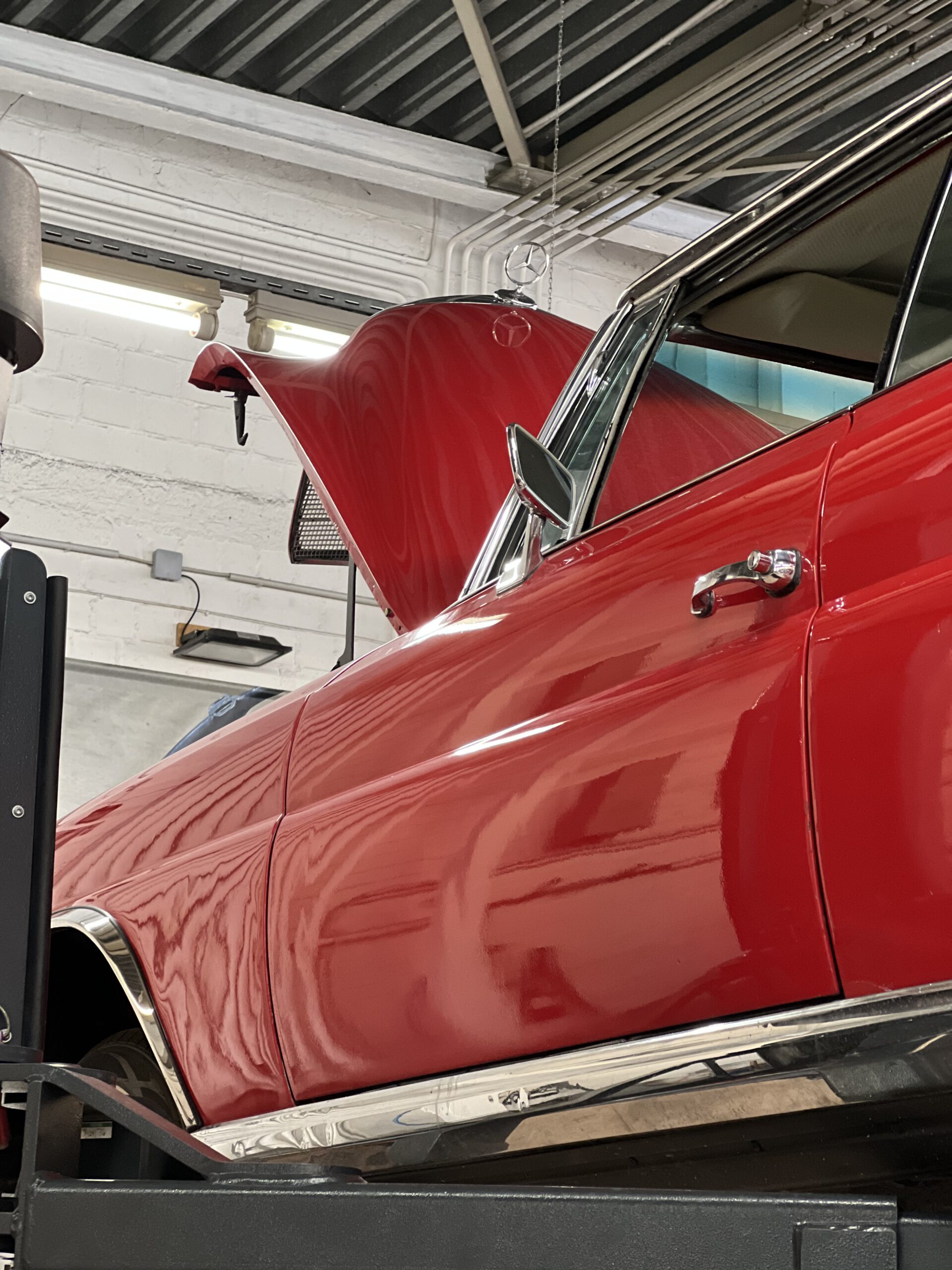 
Mercedes Benz 280 SE Coupe full									