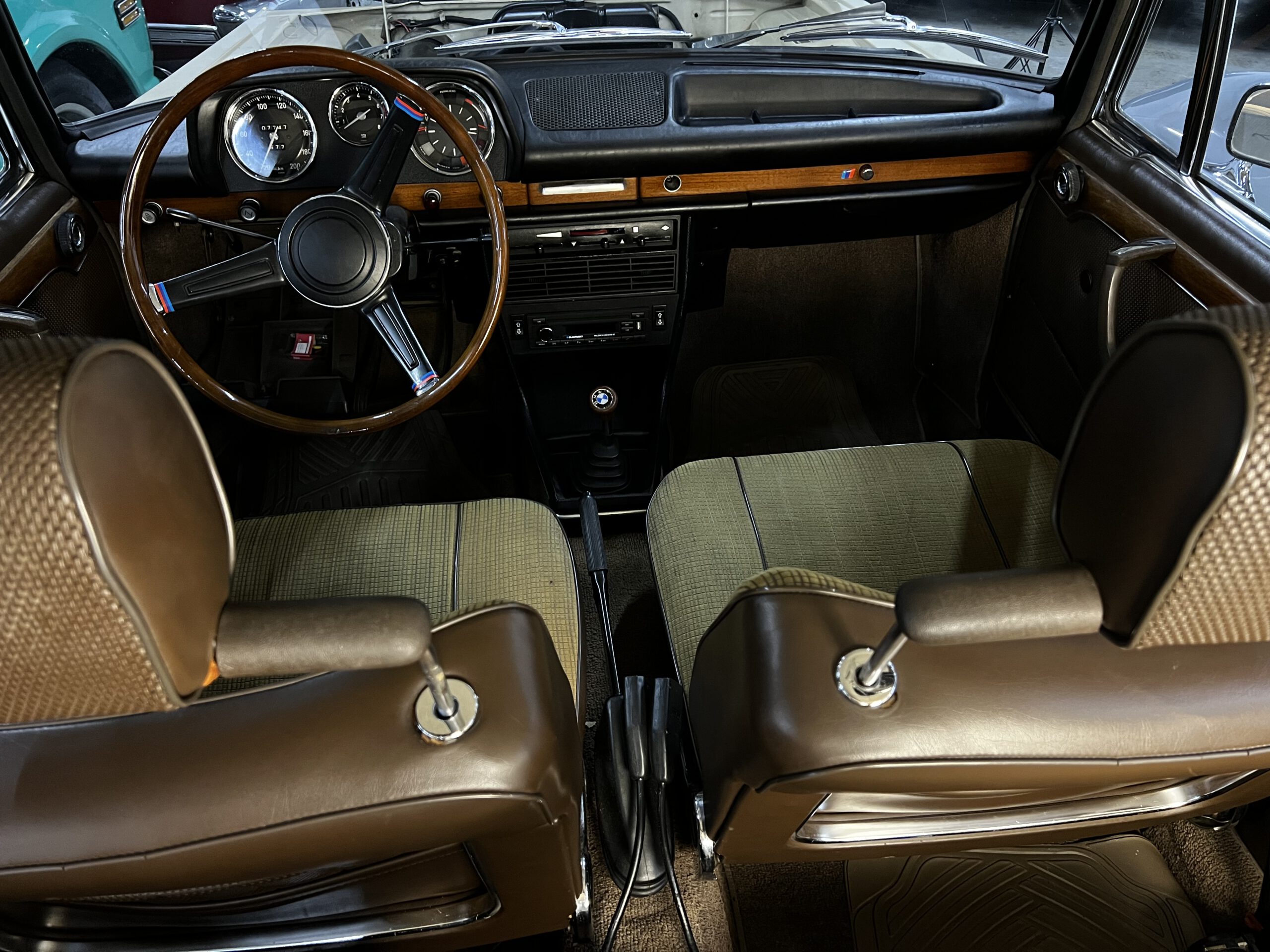 
BMW 2000 Tilux im Originalzustand – ungeschweißt full									