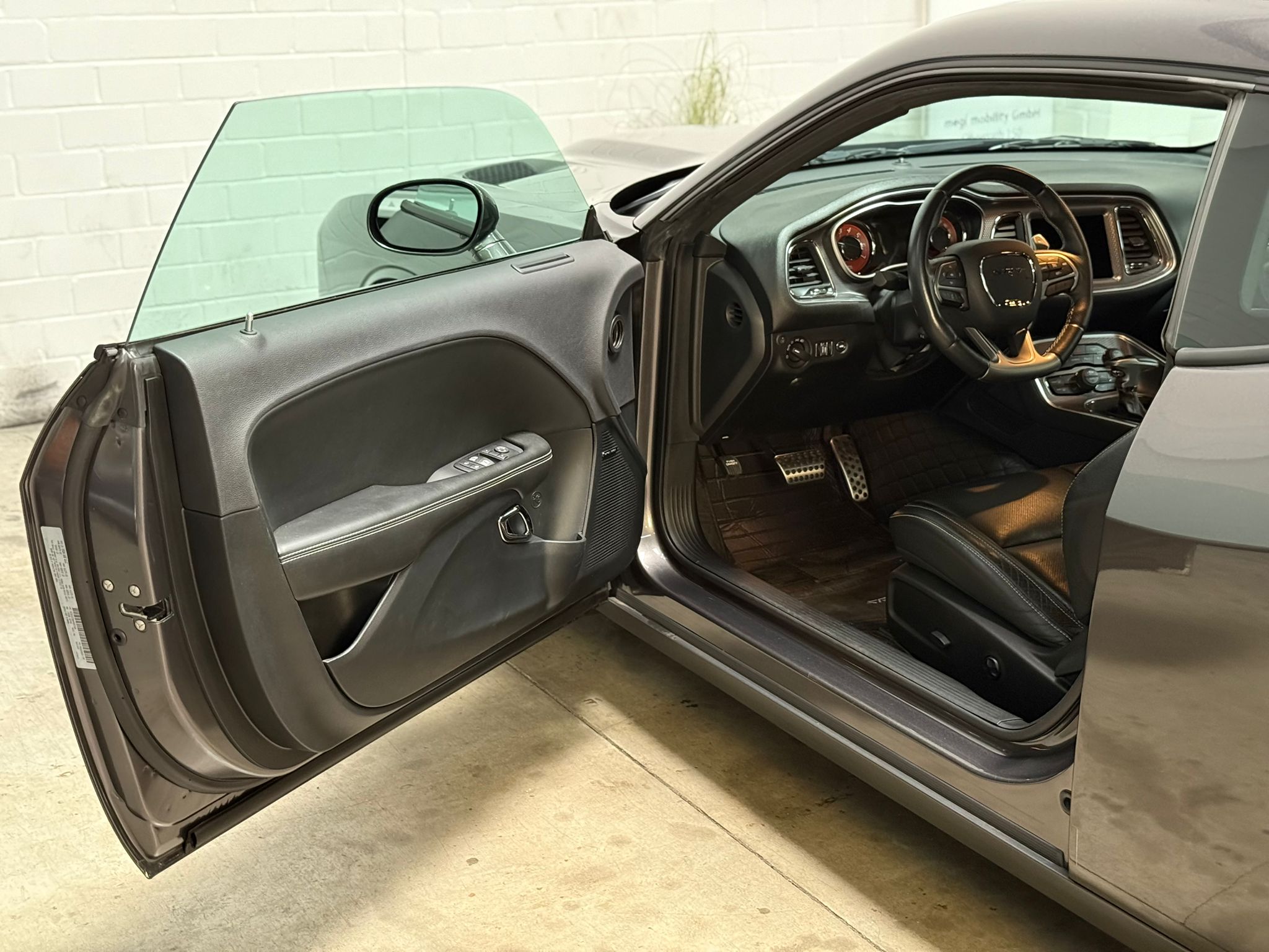 
Dodge Challenger SRT Hellcat full									