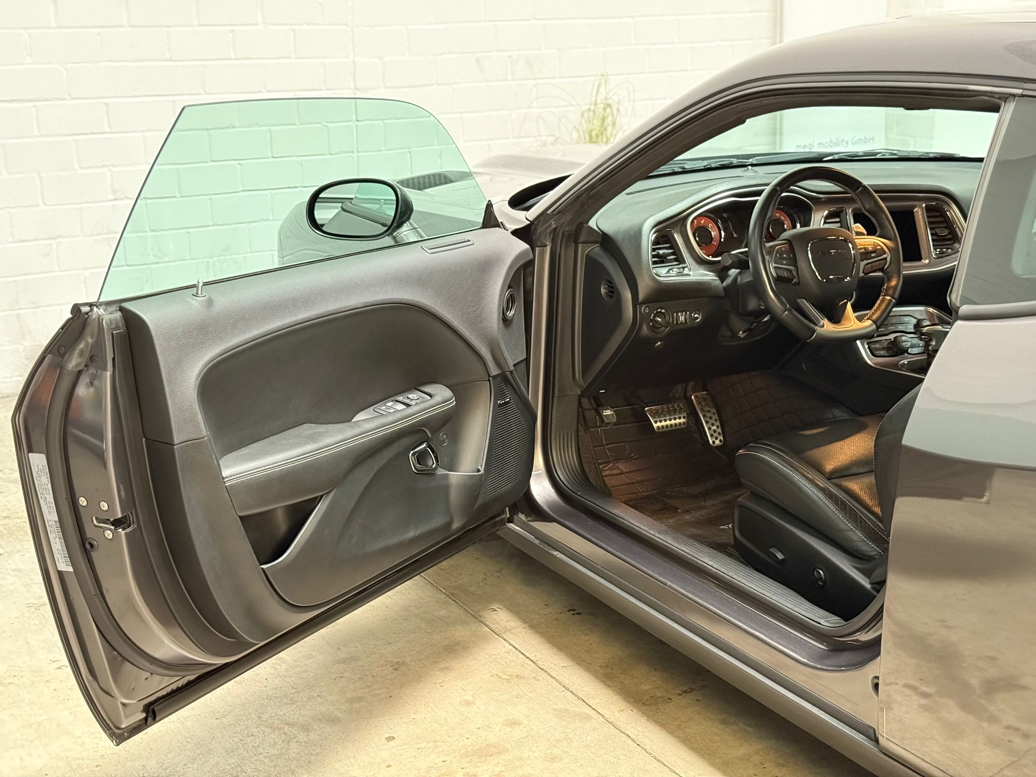 
Dodge Challenger SRT Hellcat full									