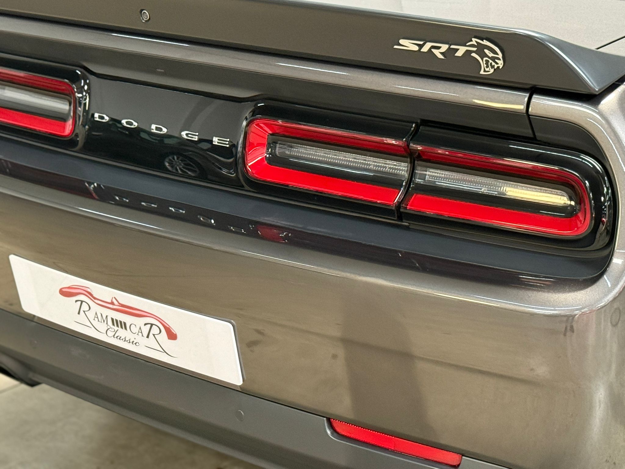 
Dodge Challenger SRT Hellcat full									