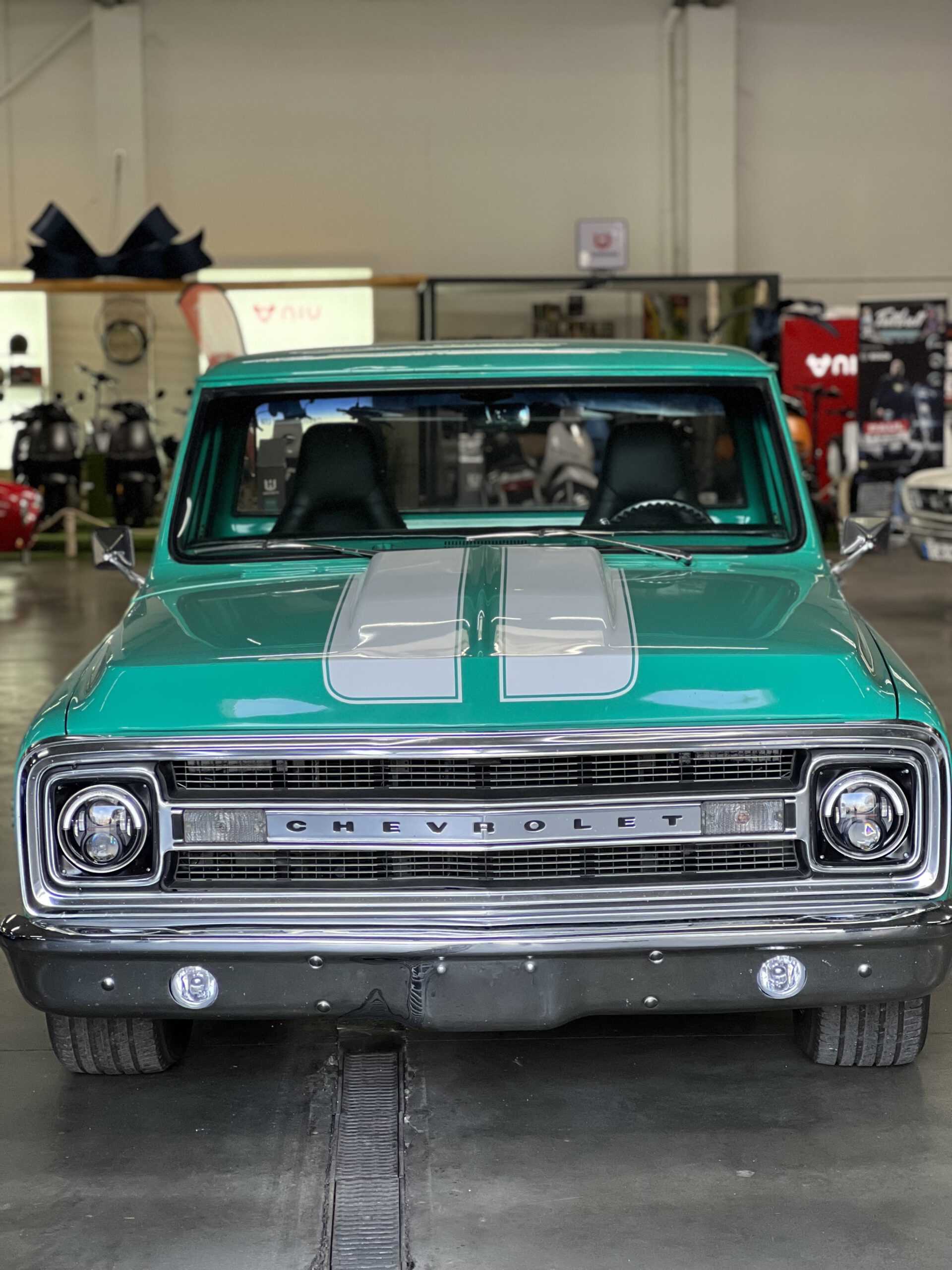 
Chevrolet C-10 Pickup V8 full									