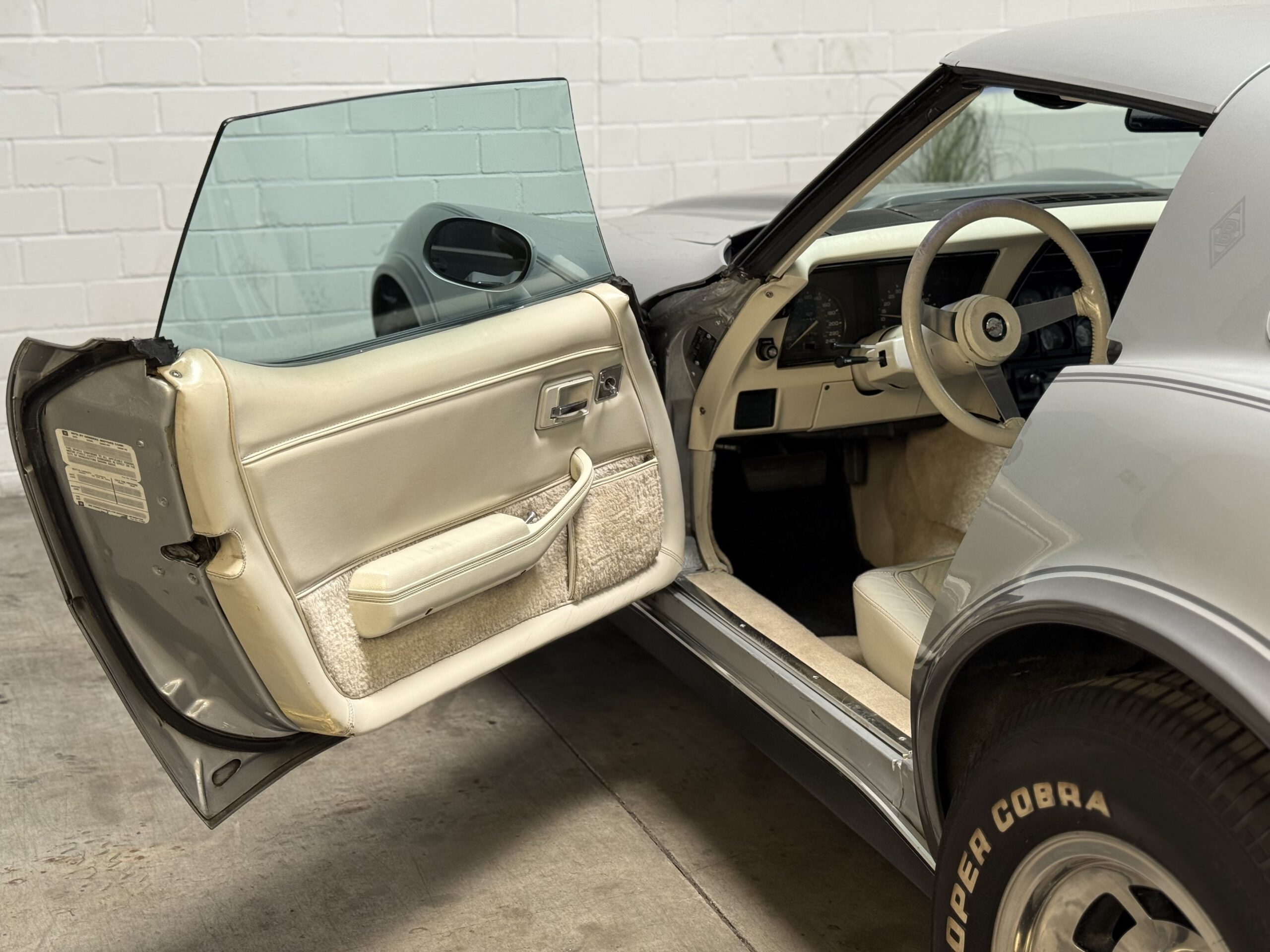 
Chevrolet Corvette C3 Stingray – Baujahr 1978 – H – Kennzeichen full									