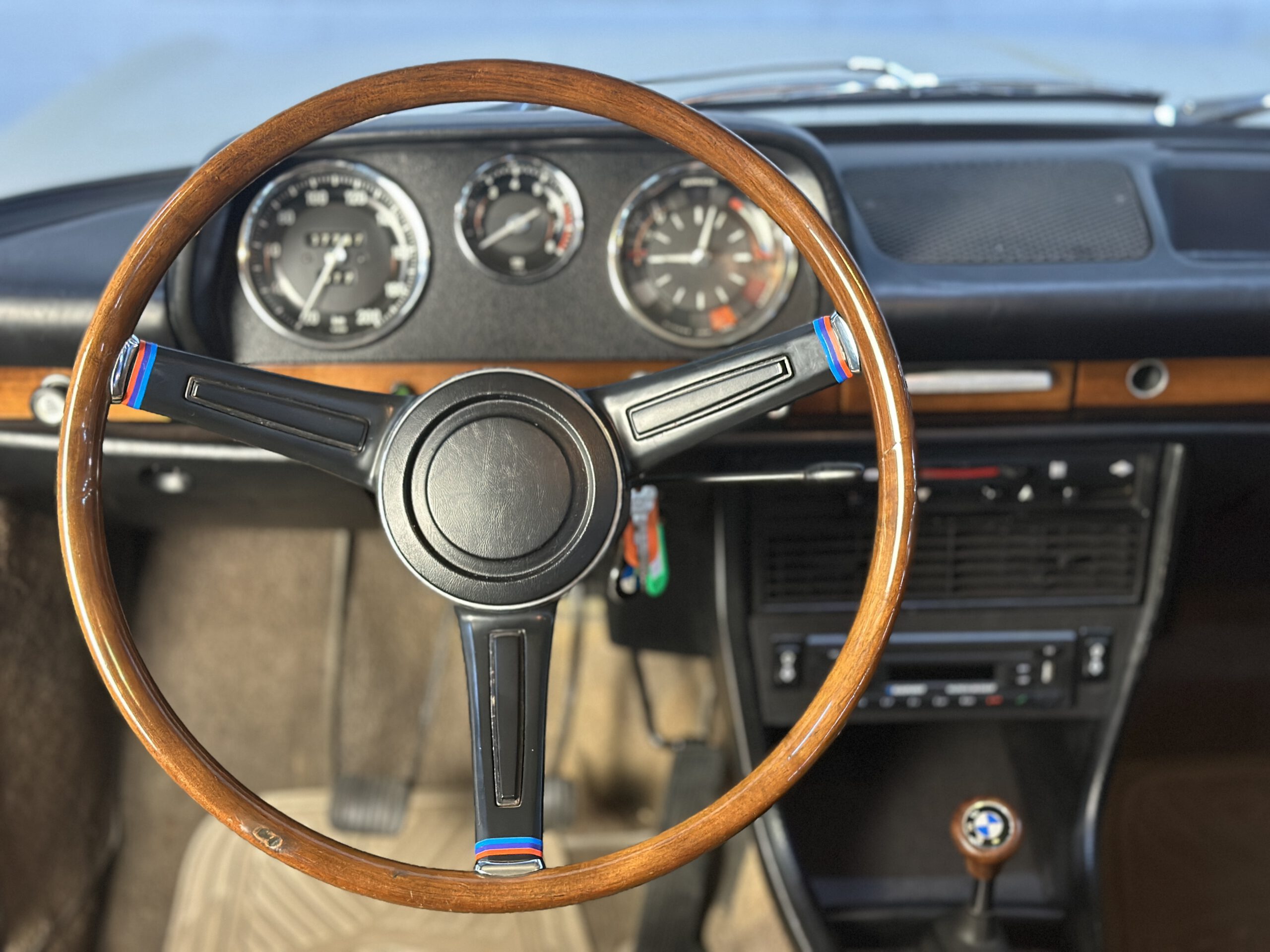 
BMW 2000 Tilux im Originalzustand – ungeschweißt full									