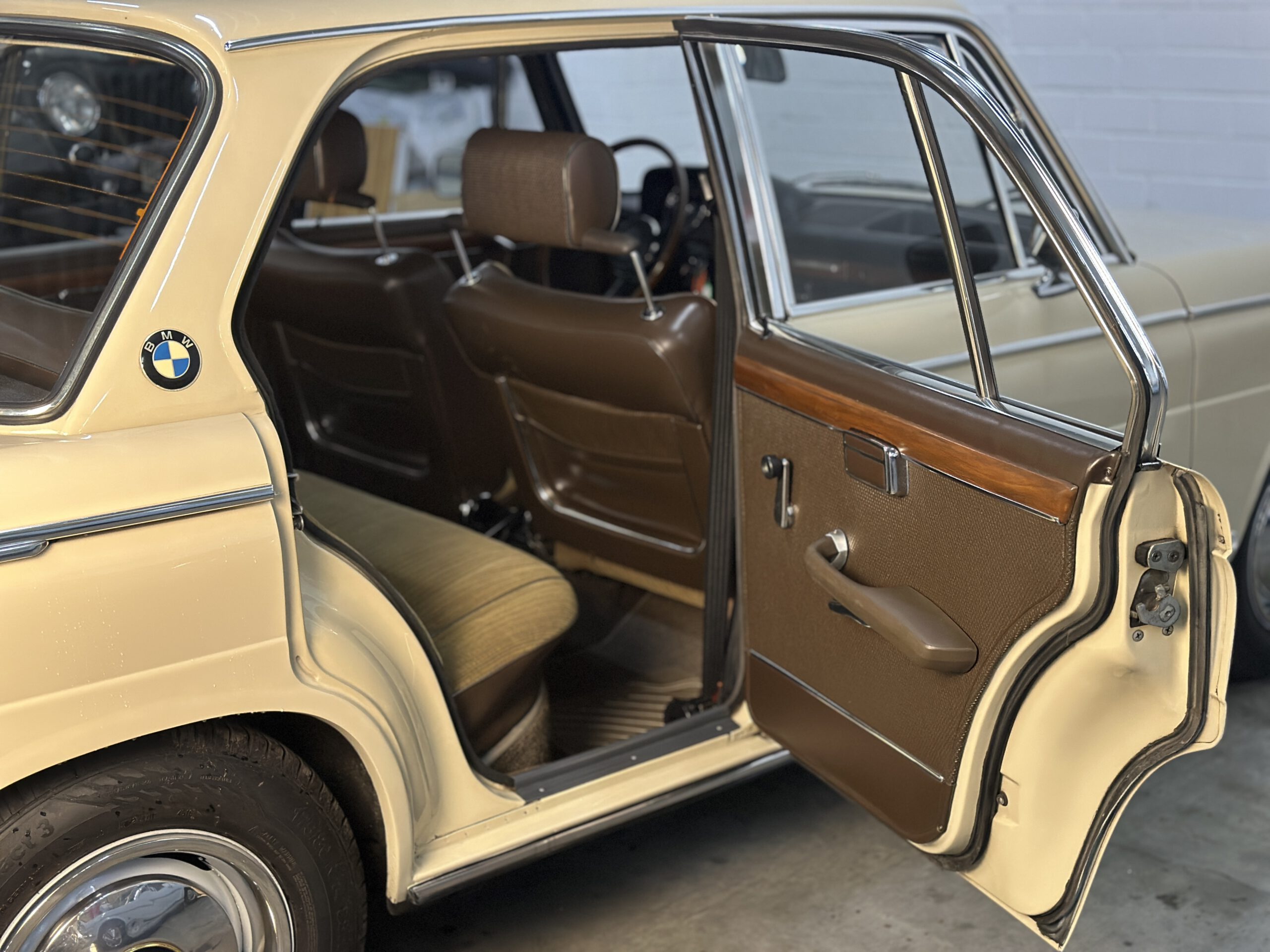 
BMW 2000 Tilux im Originalzustand – ungeschweißt full									