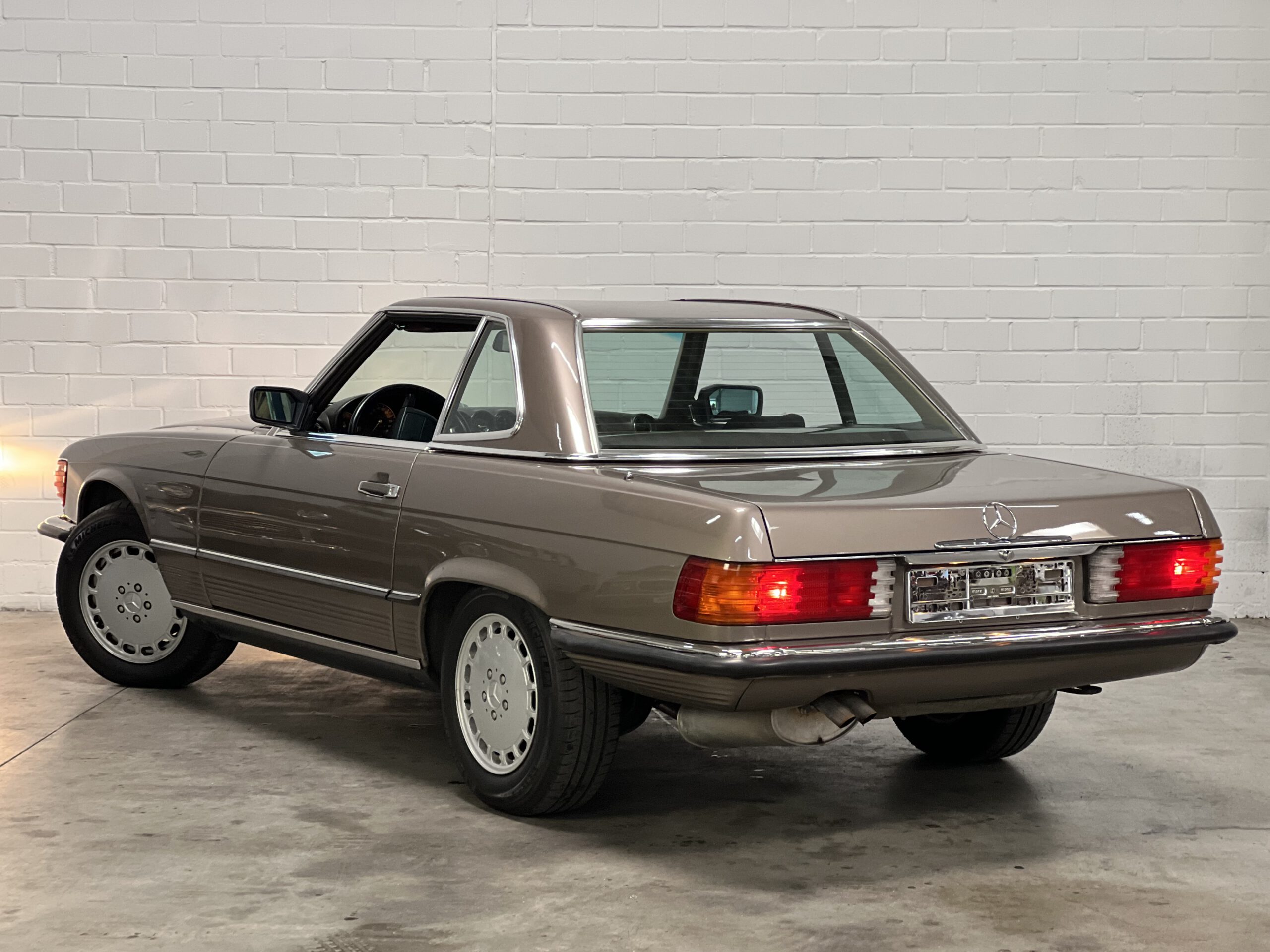 
Mercedes-Benz SL 560 full									