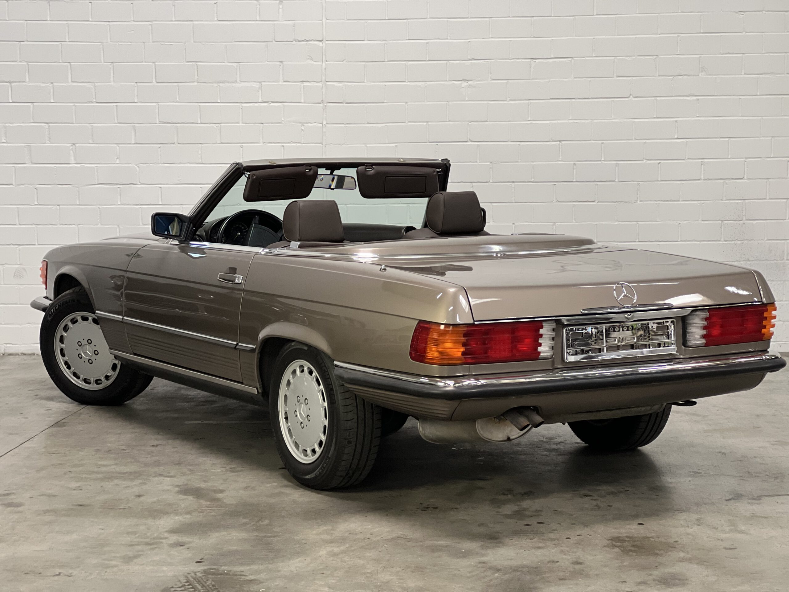 
Mercedes-Benz SL 560 full									