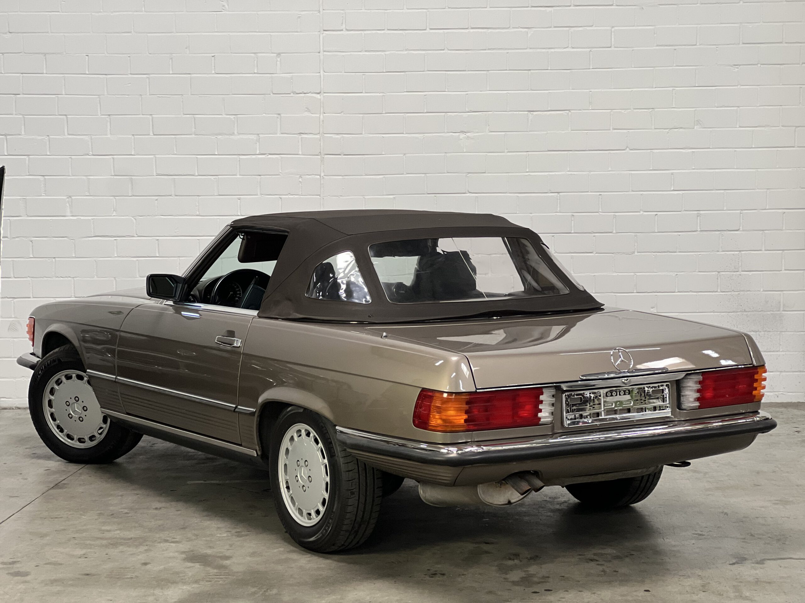 
Mercedes-Benz SL 560 full									