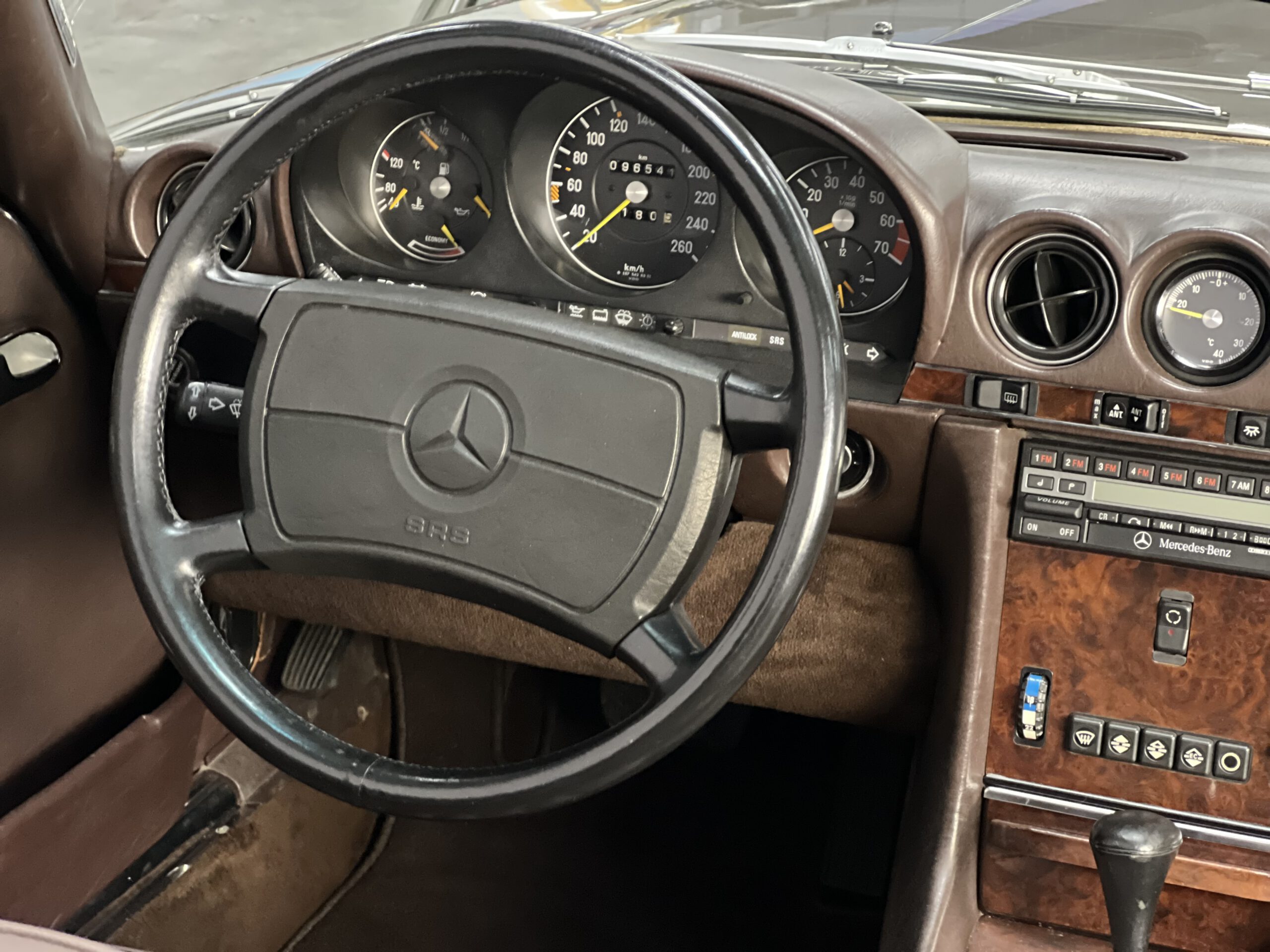 
Mercedes-Benz SL 560 full									