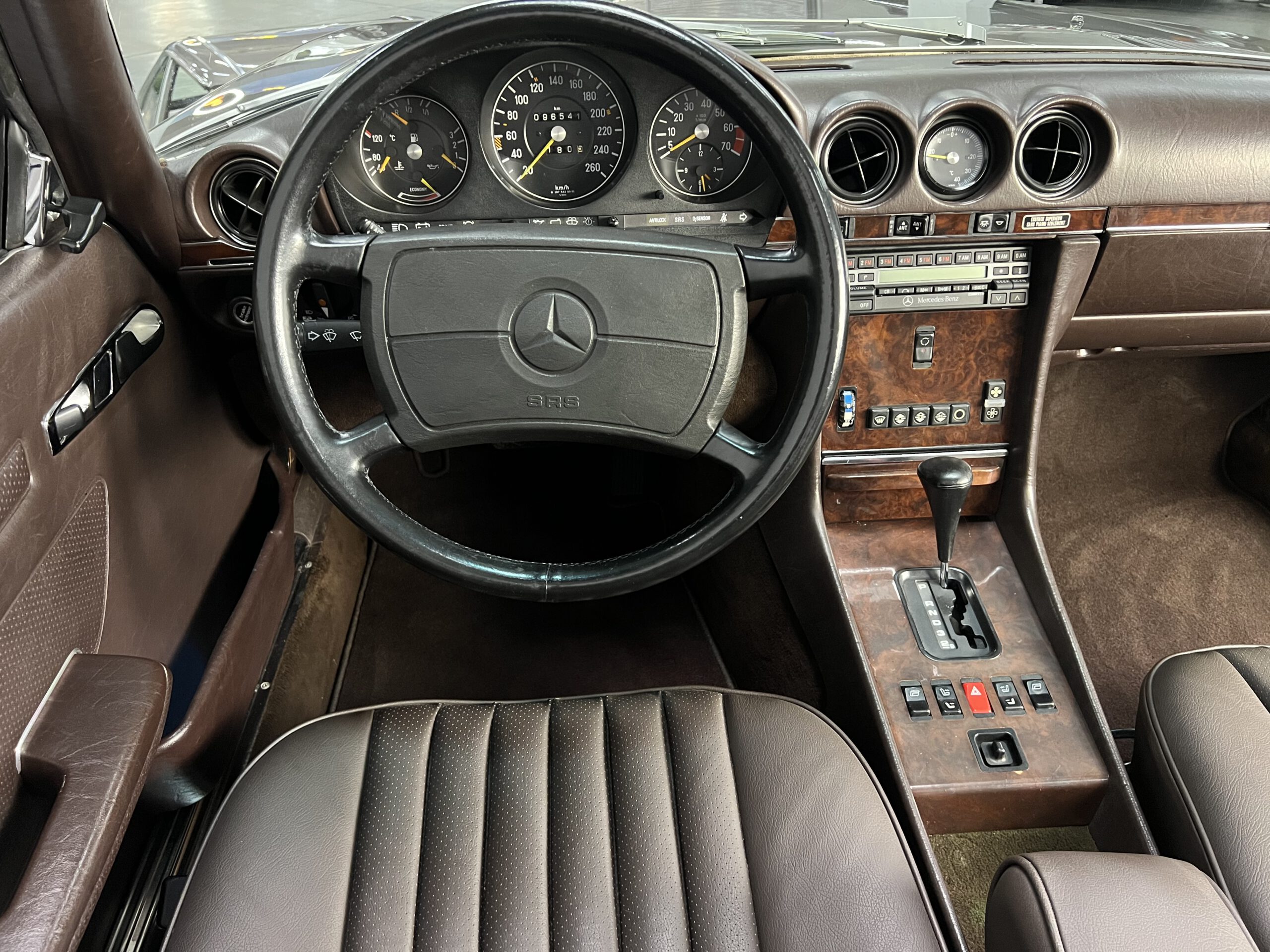 
Mercedes-Benz SL 560 full									