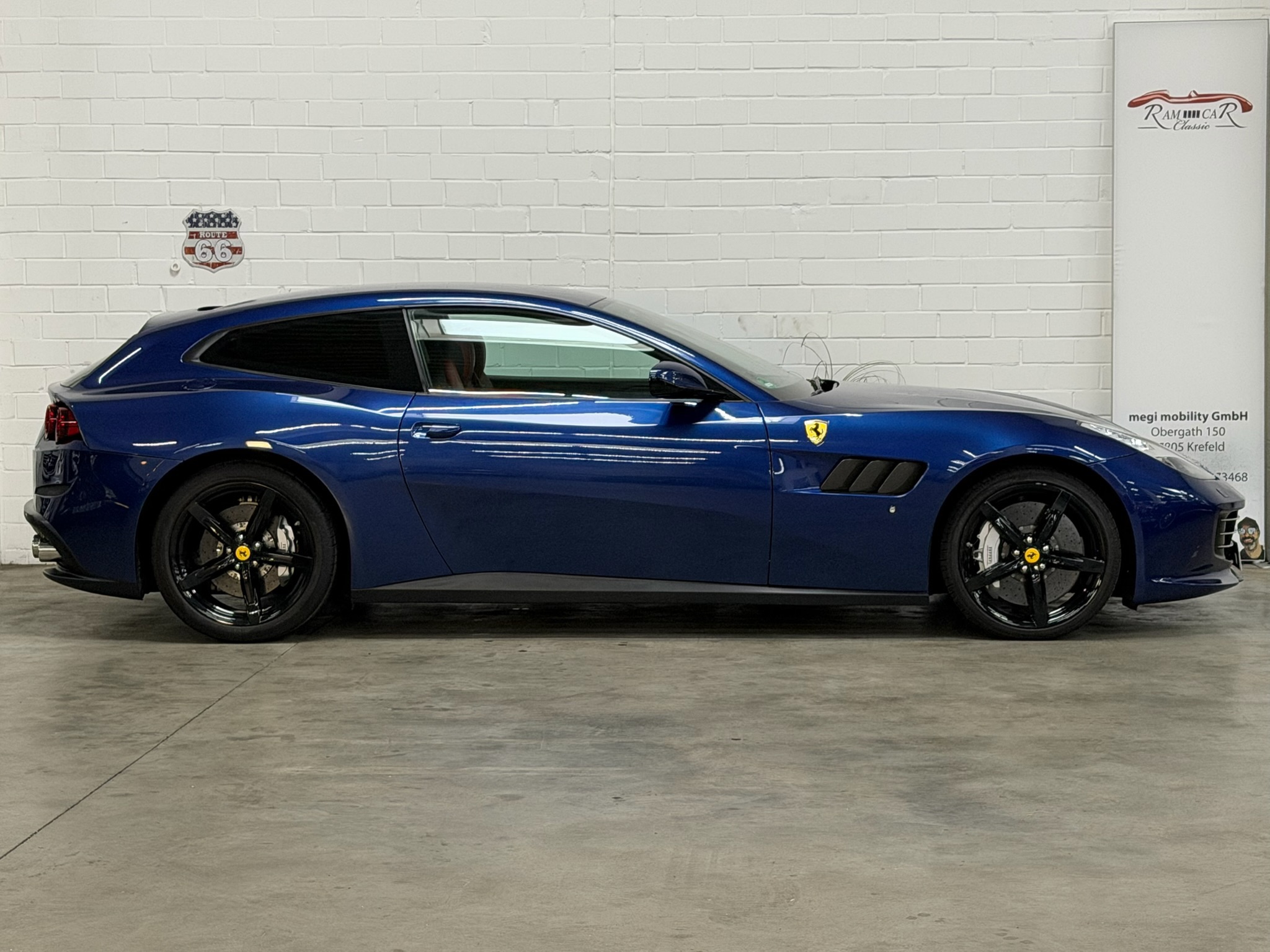 
								Ferrari GTC4Lusso 2. Hand Ferrari Scheckheft inkl. MwSt. full									