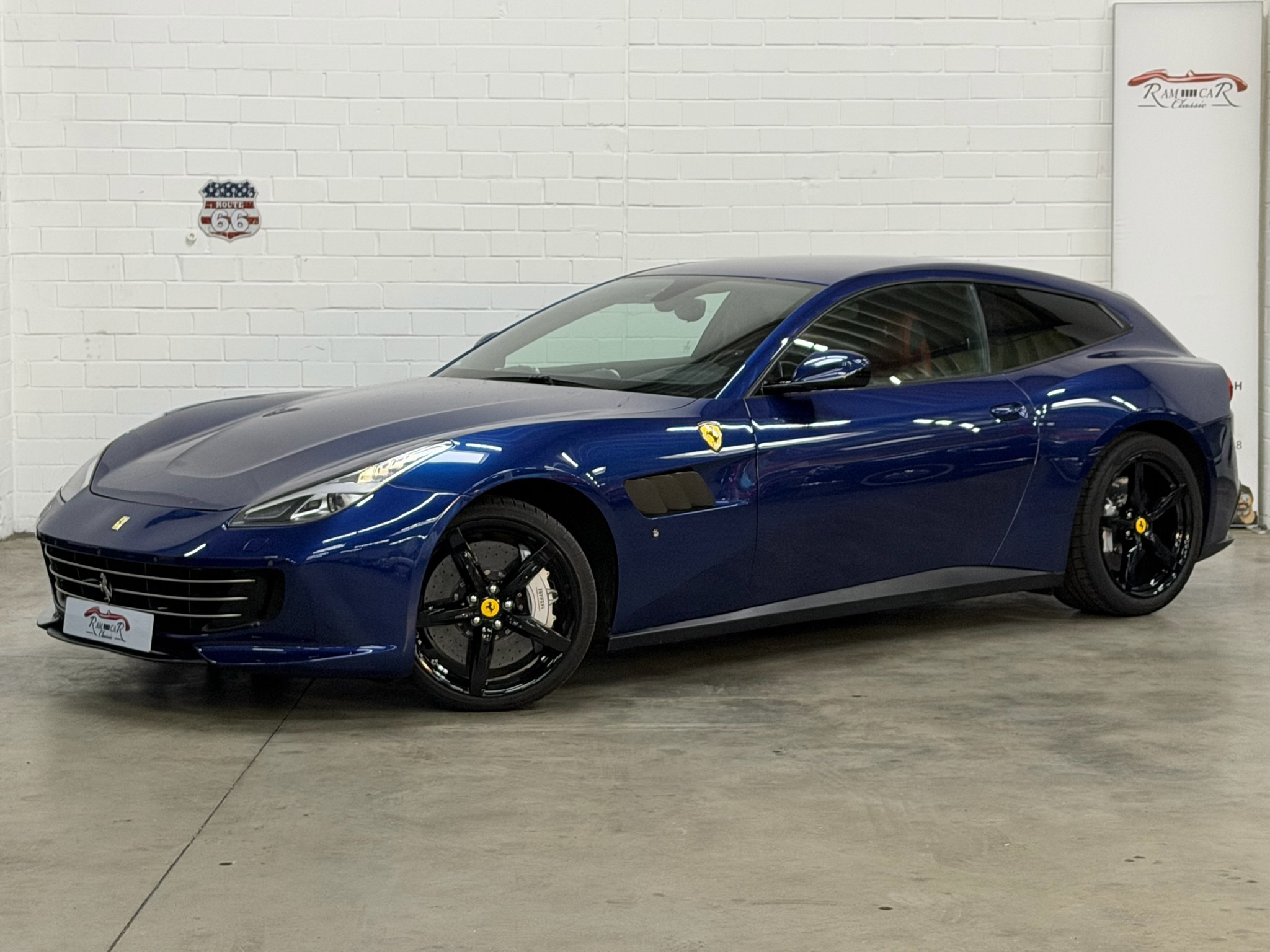 
								Ferrari GTC4Lusso 2. Hand Ferrari Scheckheft inkl. MwSt. full									