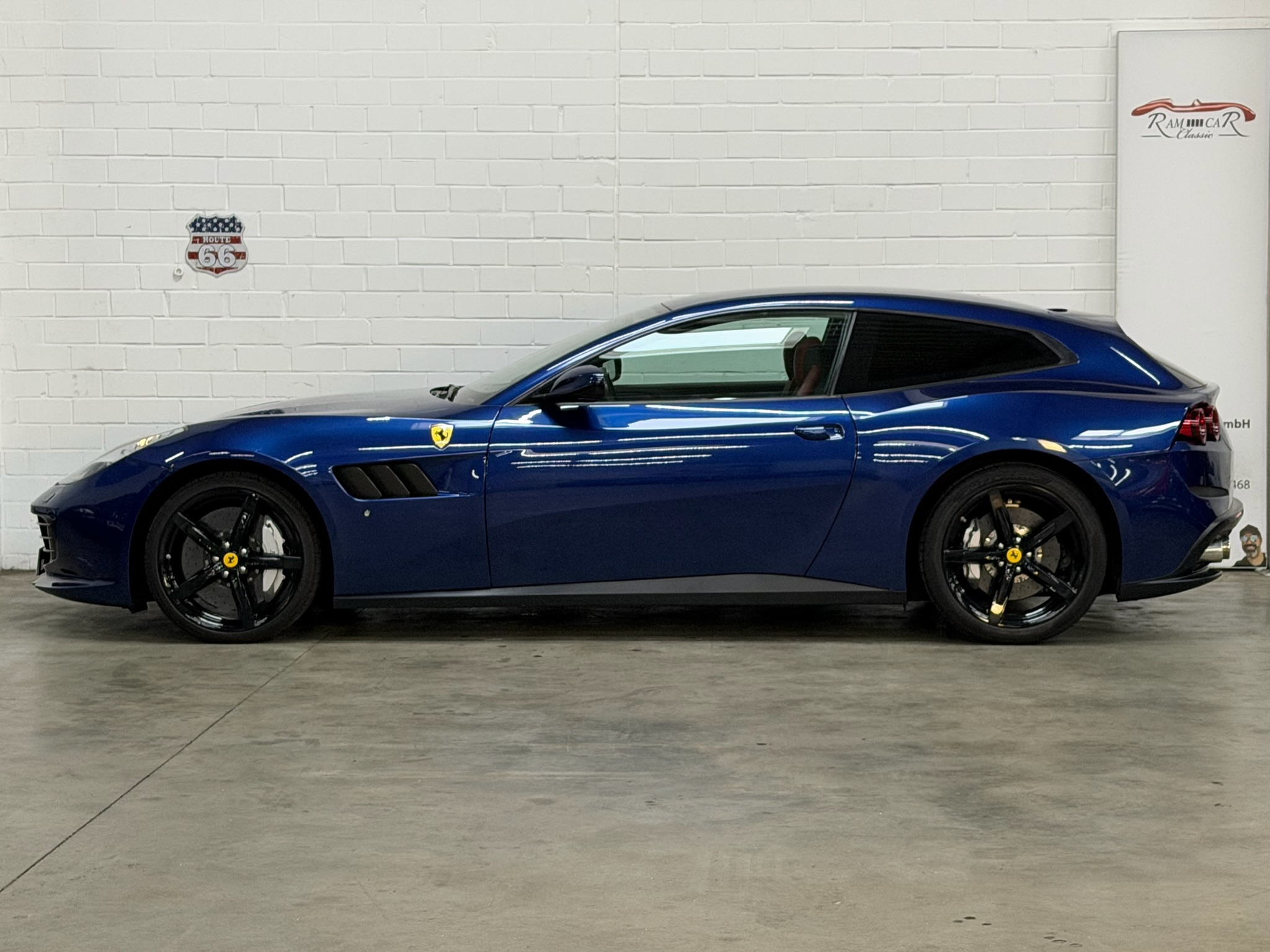 
								Ferrari GTC4Lusso 2. Hand Ferrari Scheckheft inkl. MwSt. full									