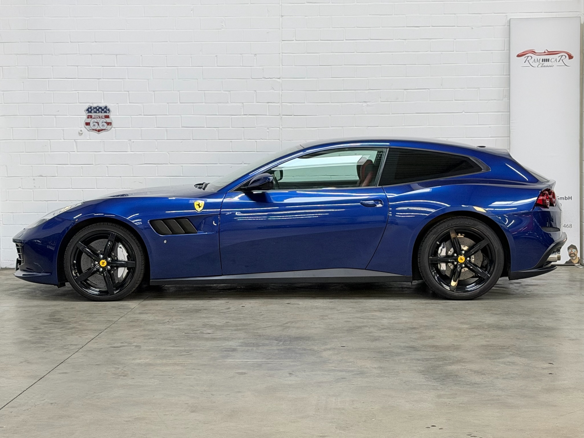 
								Ferrari GTC4Lusso 2. Hand Ferrari Scheckheft inkl. MwSt. full									