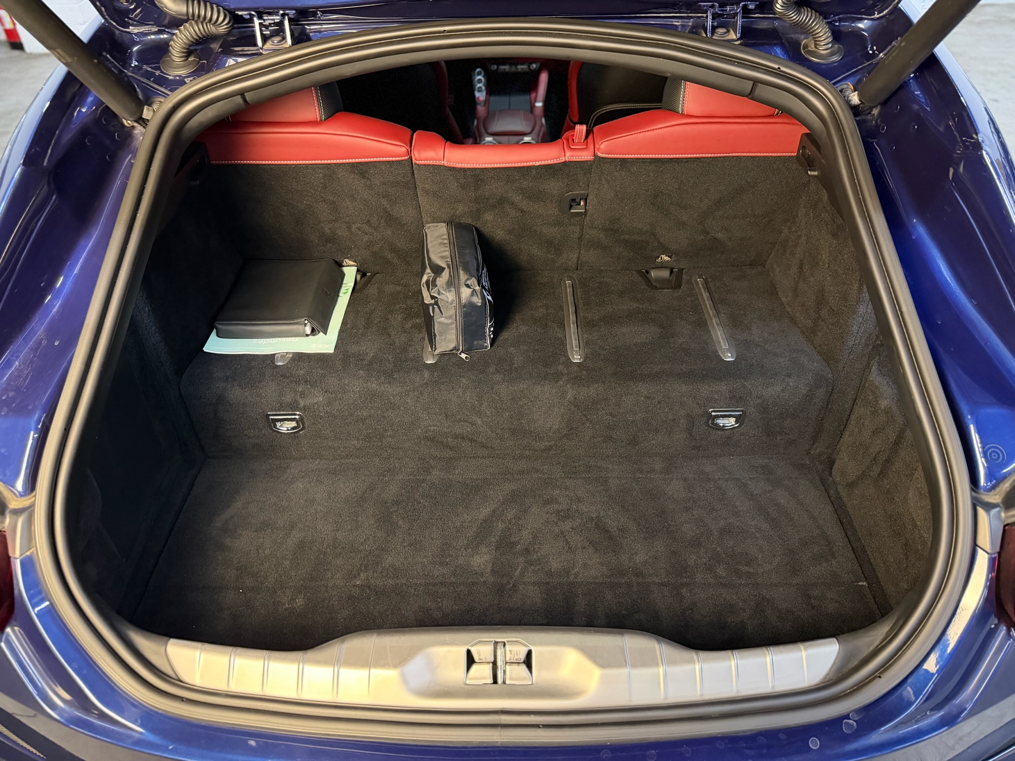 
								Ferrari GTC4Lusso 2. Hand Ferrari Scheckheft inkl. MwSt. full									