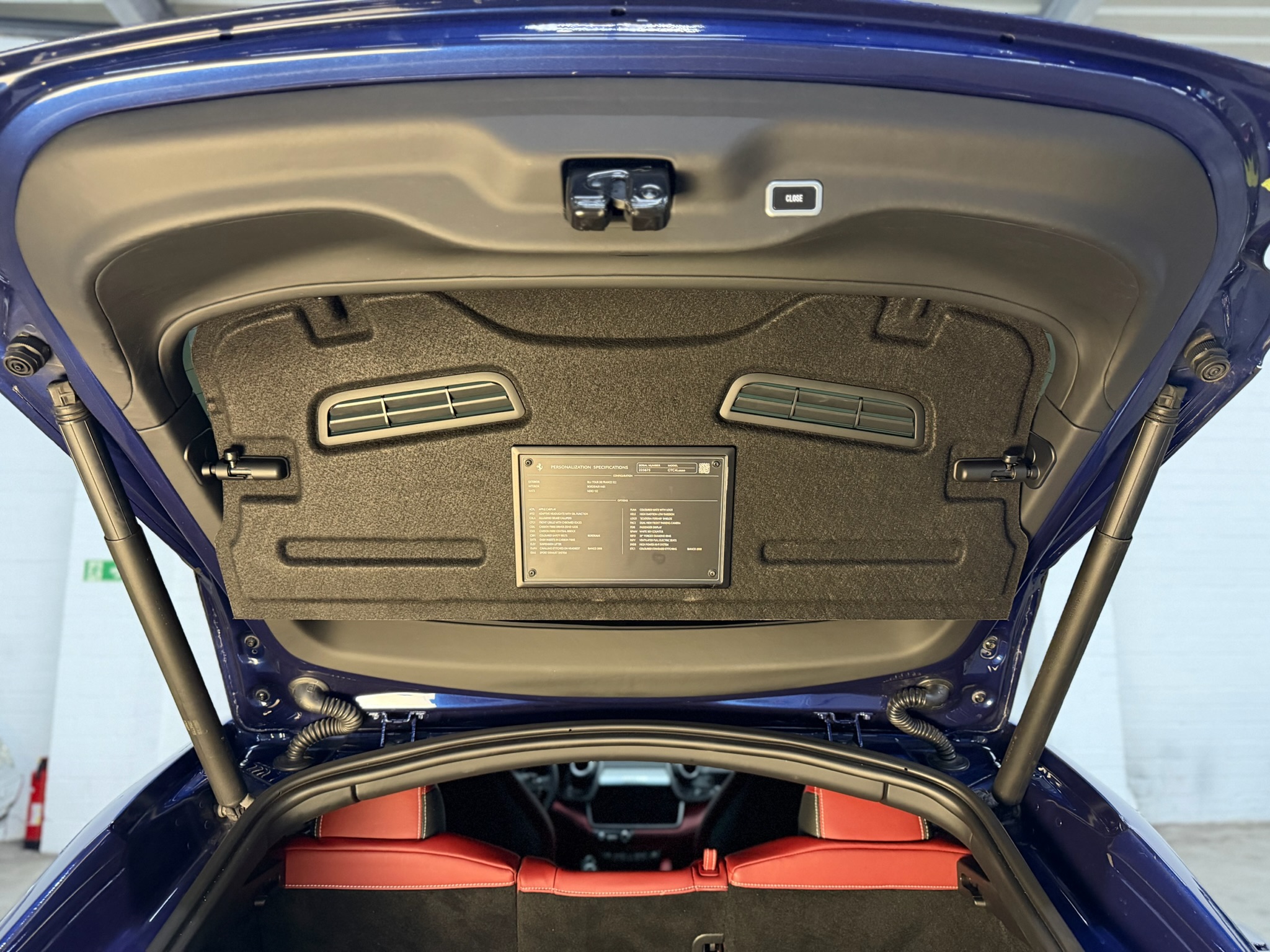 
								Ferrari GTC4Lusso 2. Hand Ferrari Scheckheft inkl. MwSt. full									