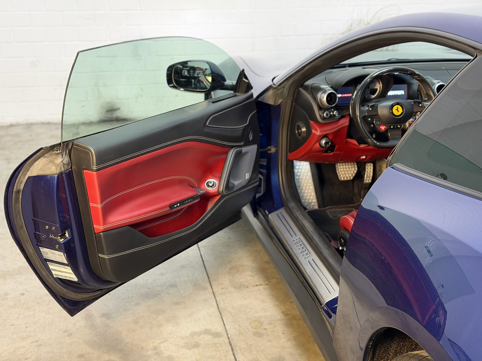 
								Ferrari GTC4Lusso 2. Hand Ferrari Scheckheft inkl. MwSt. full									