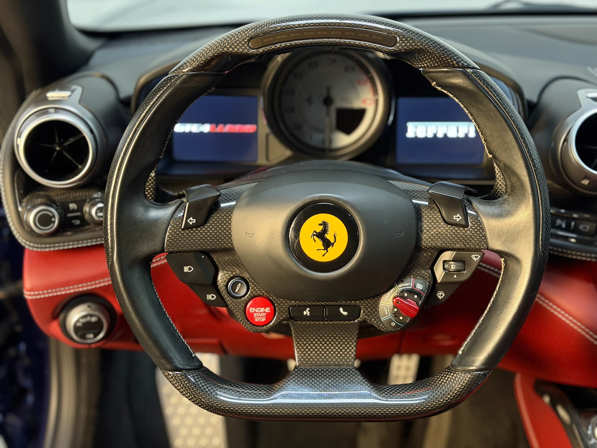 
								Ferrari GTC4Lusso 2. Hand Ferrari Scheckheft inkl. MwSt. full									