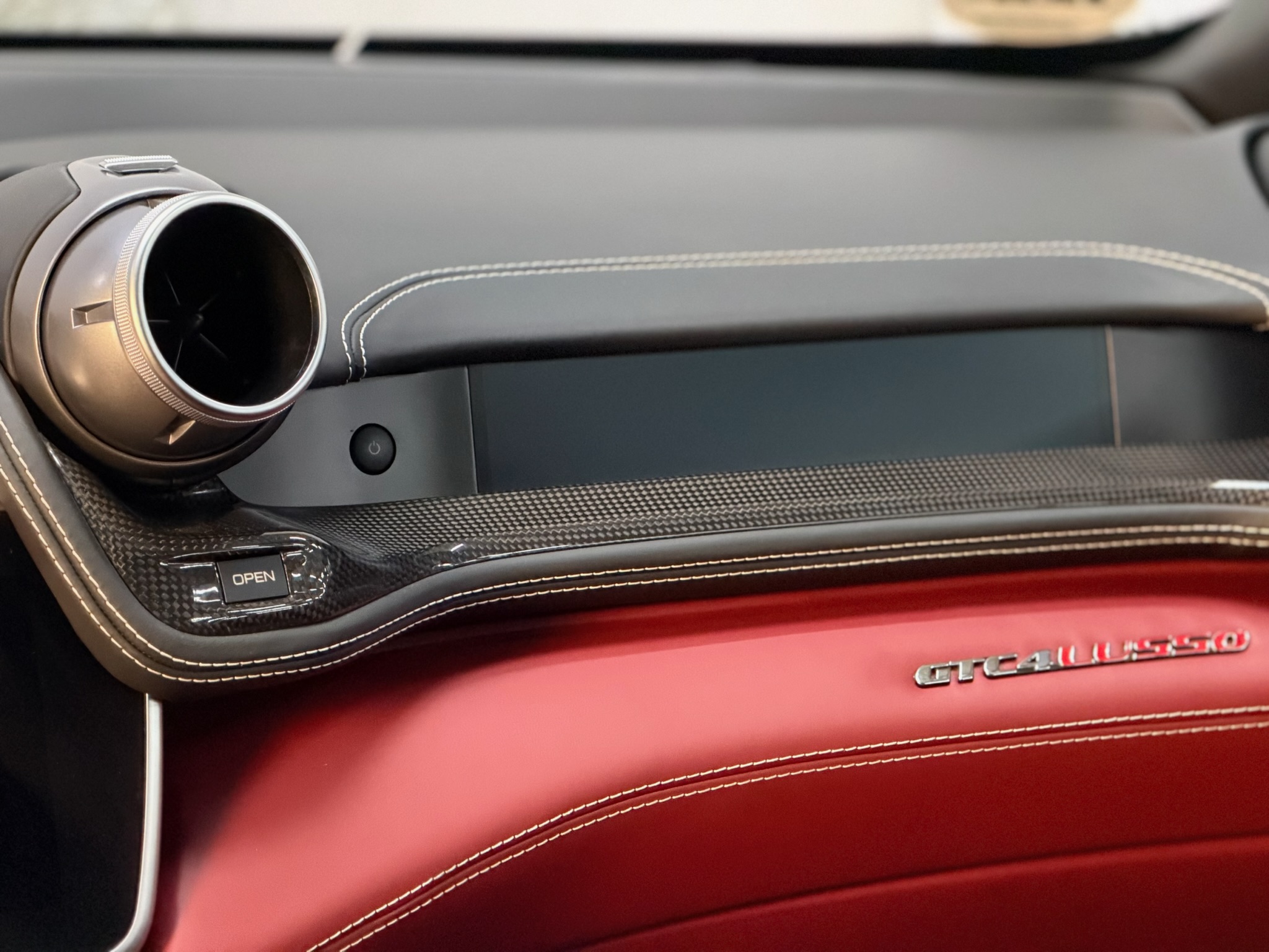 
								Ferrari GTC4Lusso 2. Hand Ferrari Scheckheft inkl. MwSt. full									