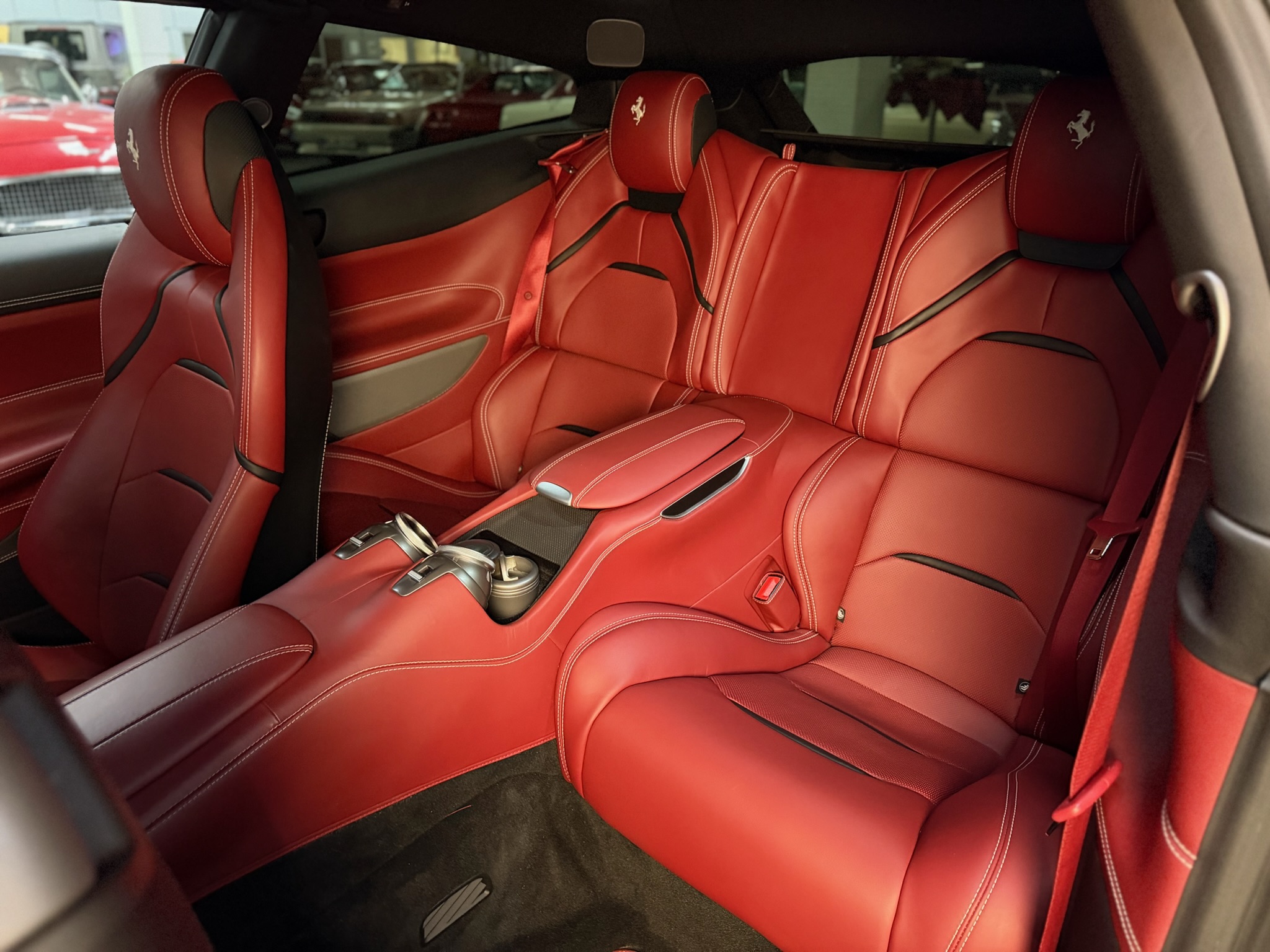 
								Ferrari GTC4Lusso 2. Hand Ferrari Scheckheft inkl. MwSt. full									