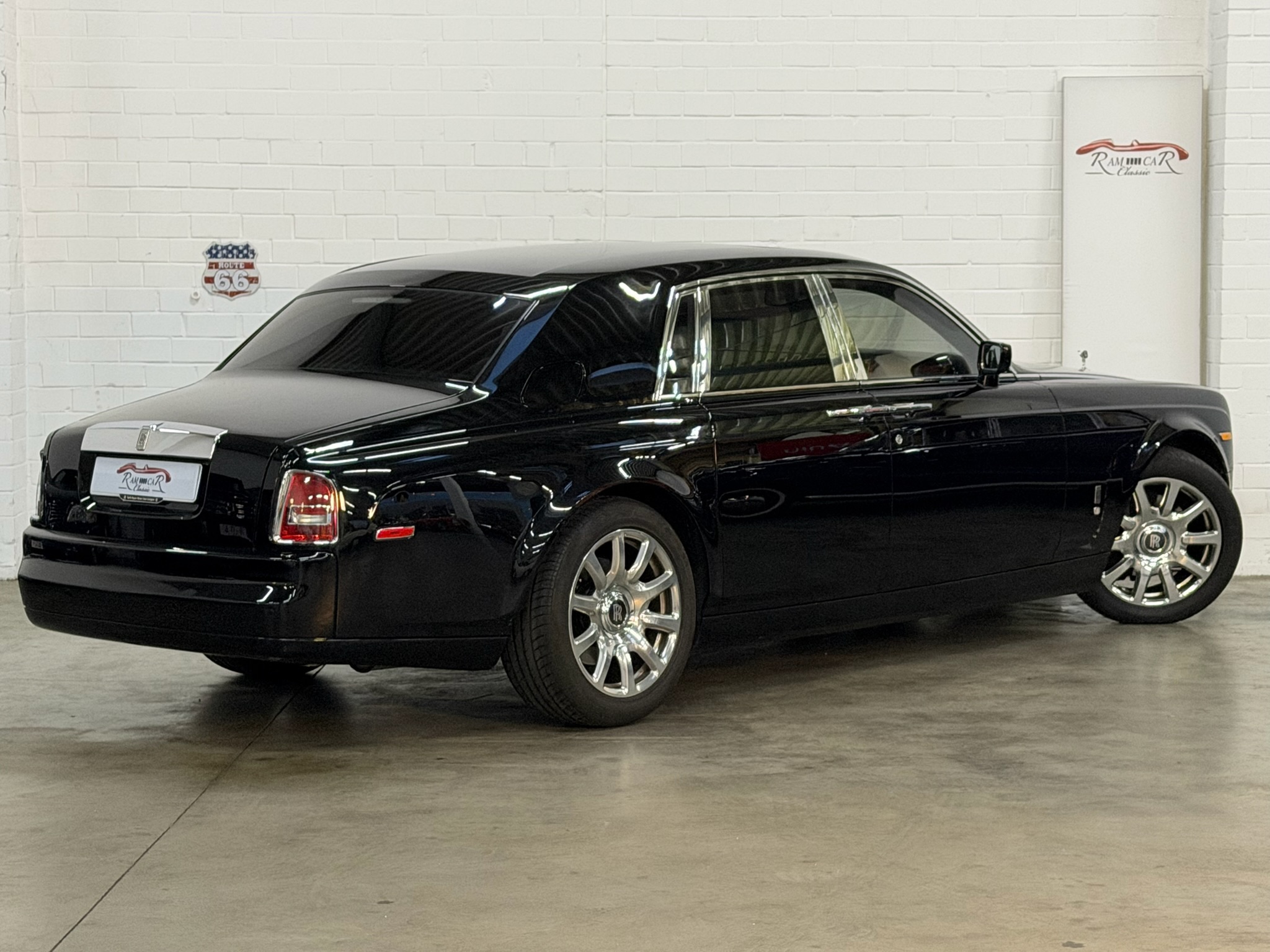 
								Rolls-Royce Phantom full									