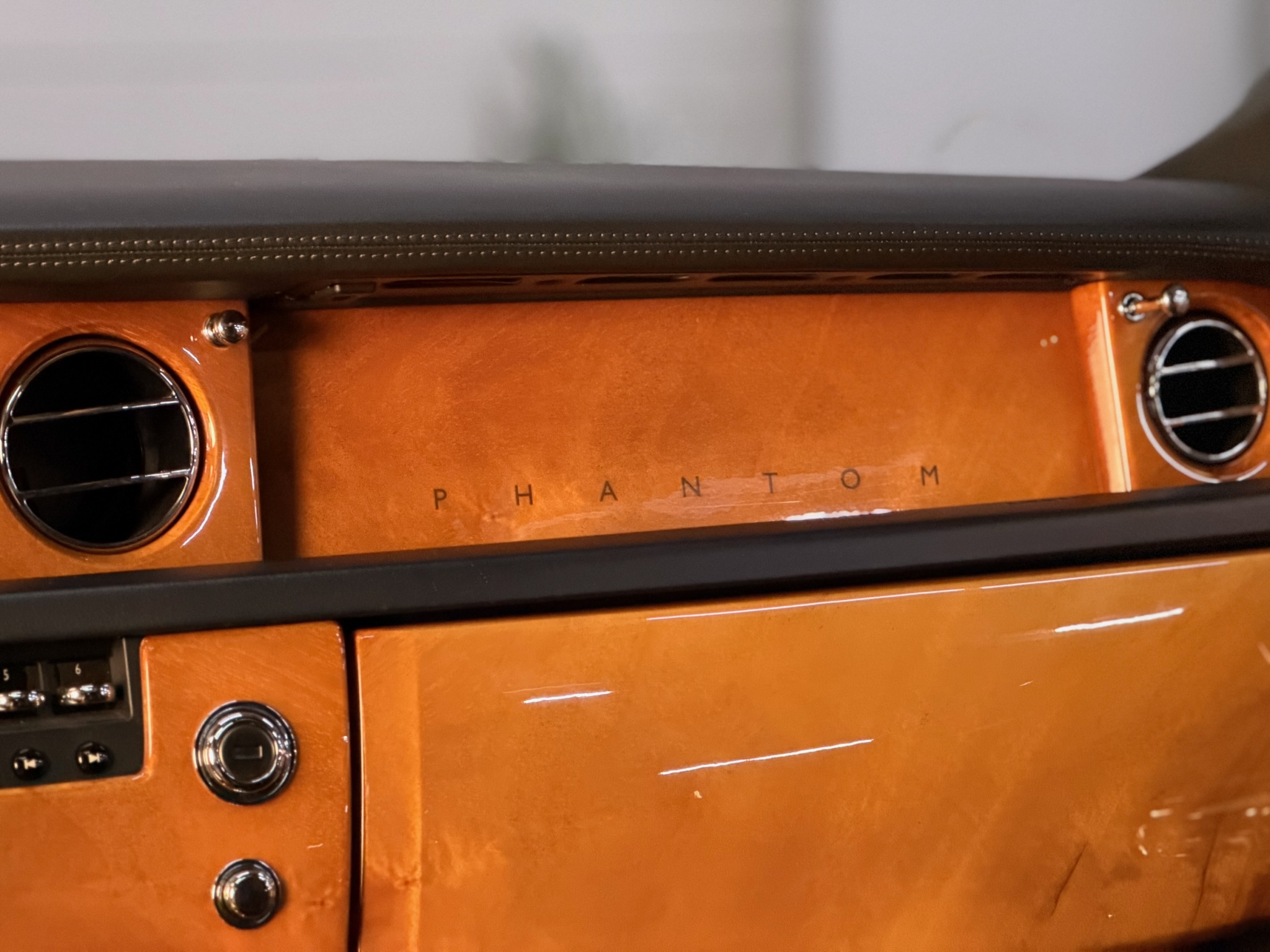 
								Rolls-Royce Phantom full									