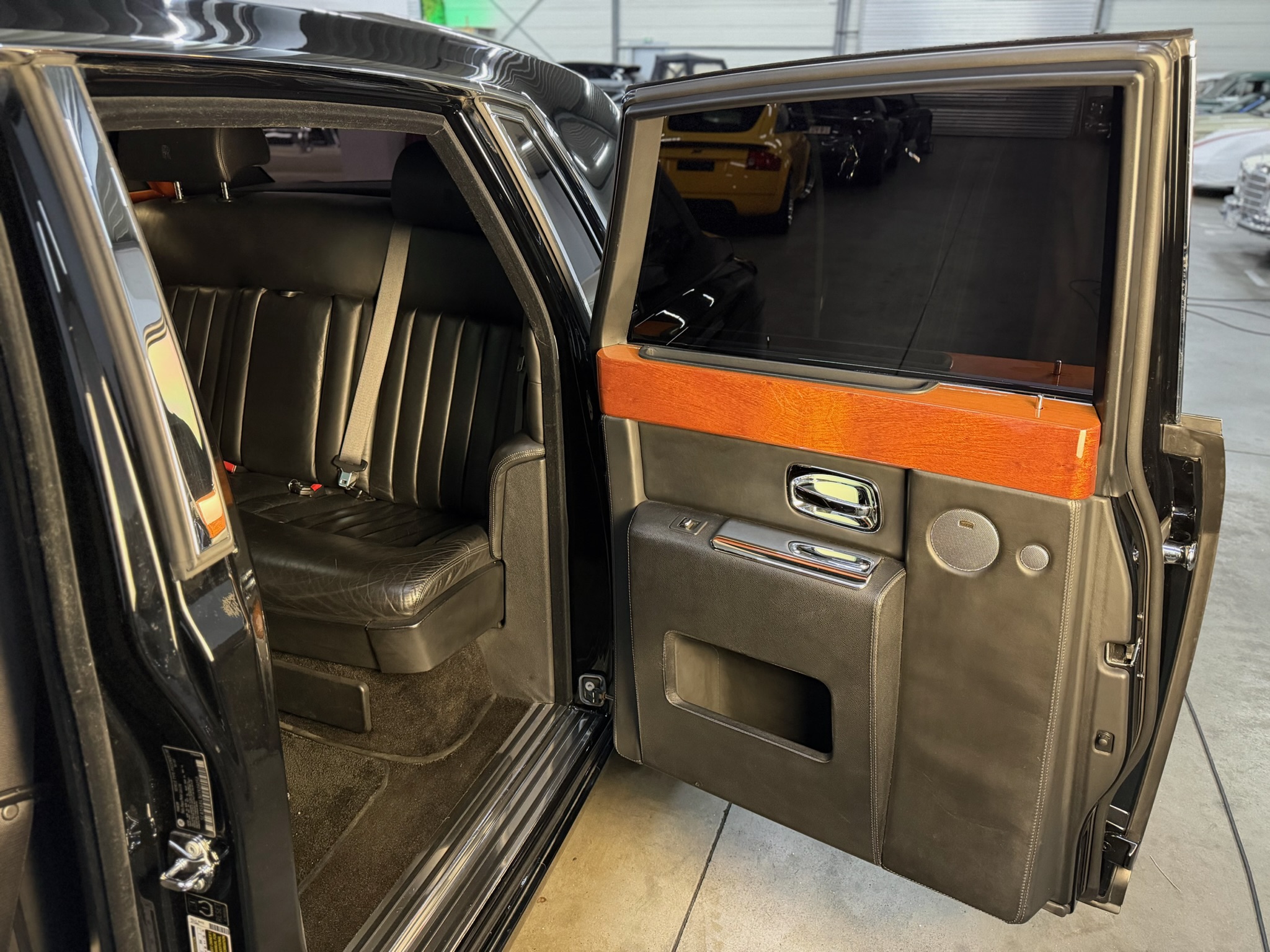 
								Rolls-Royce Phantom full									