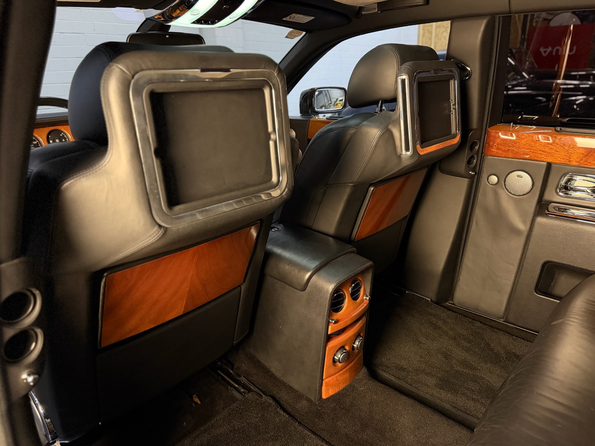 
								Rolls-Royce Phantom full									