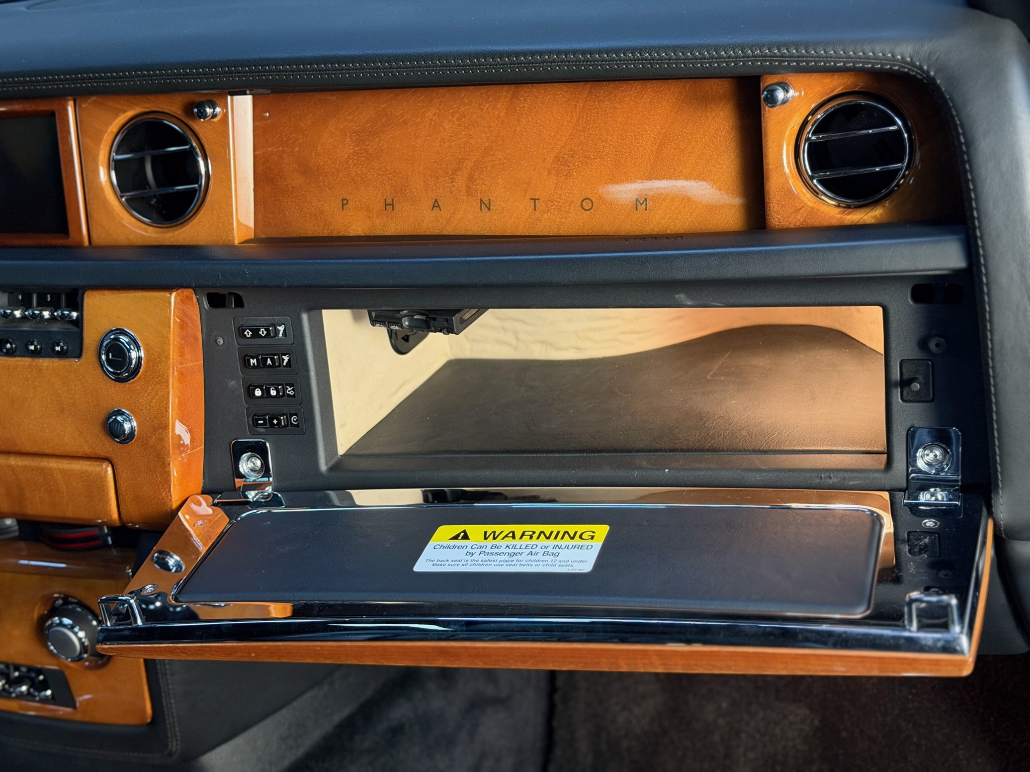 
								Rolls-Royce Phantom full									