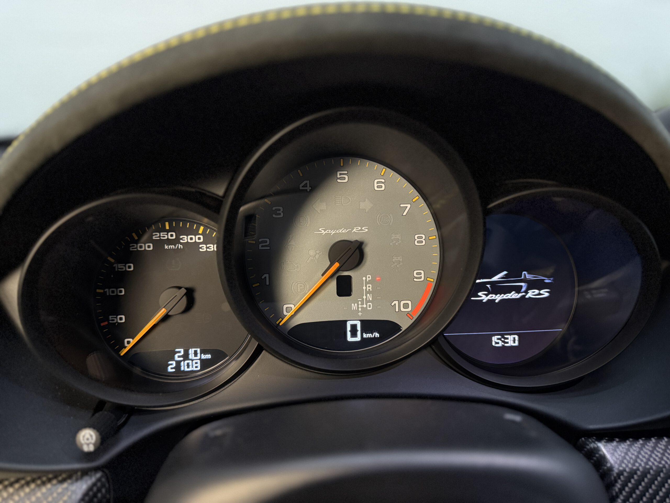 
								Porsche 718 Spyder RS full									