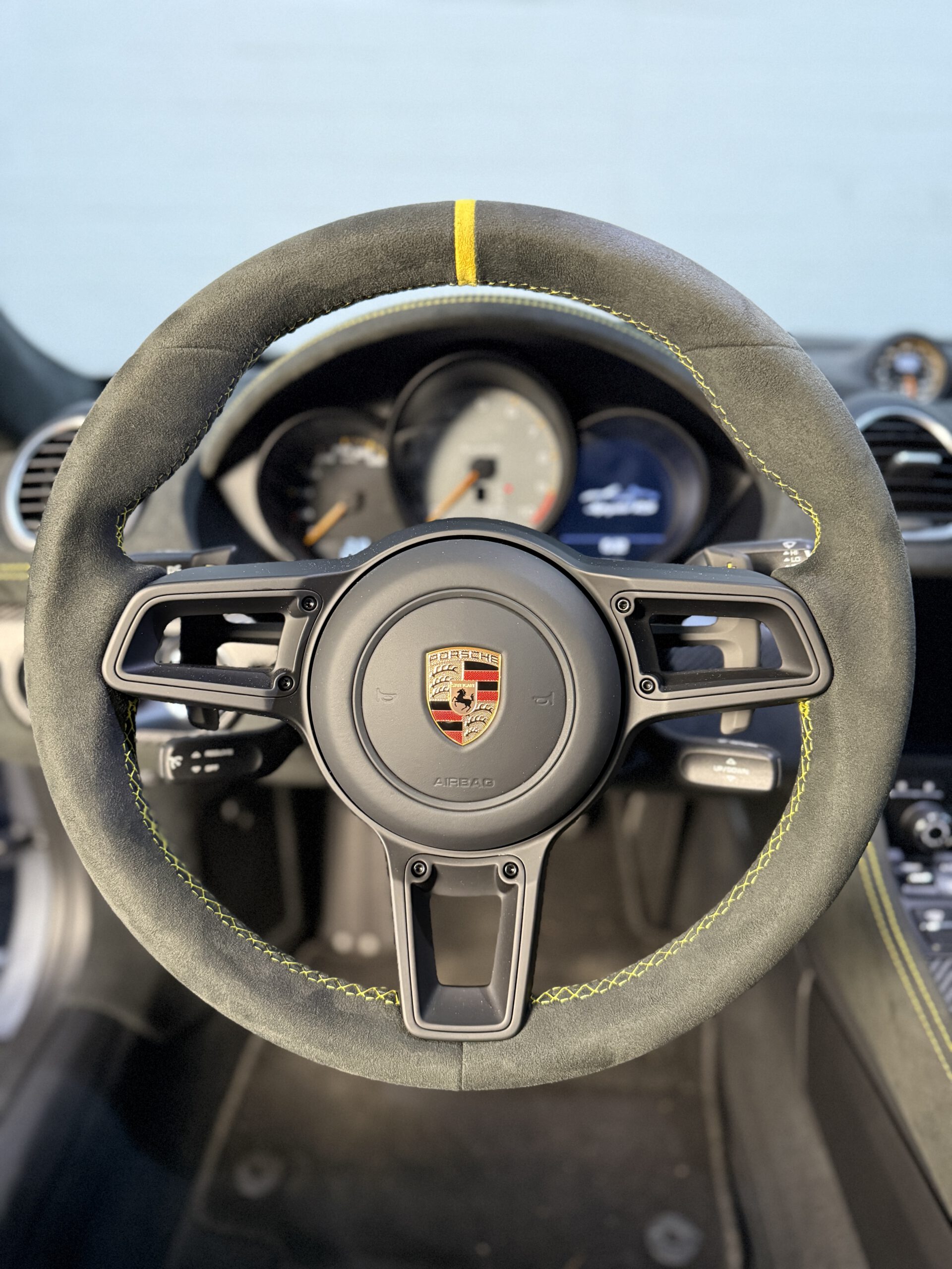 
								Porsche 718 Spyder RS full									