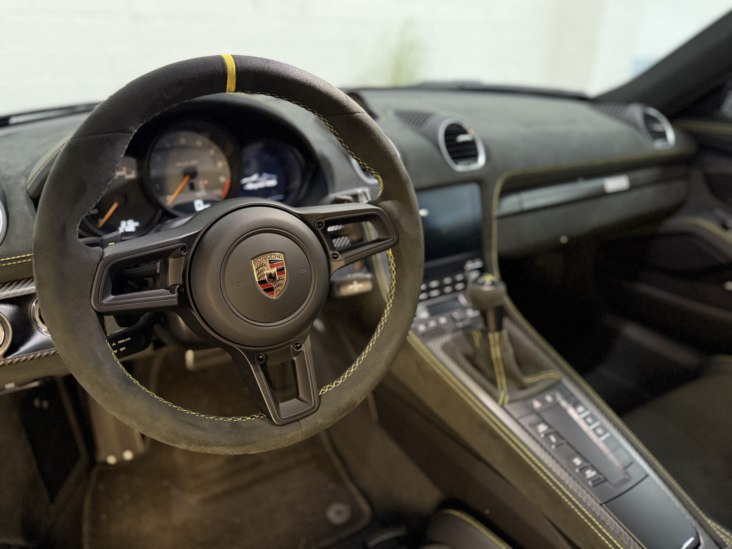 
								Porsche 718 Spyder RS full									